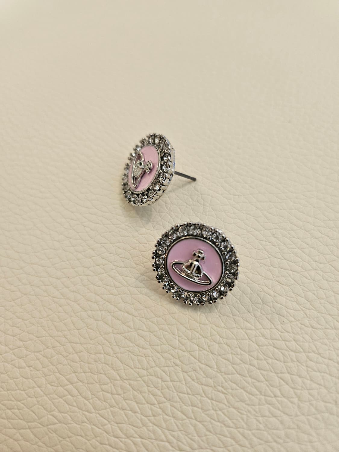 비비안웨스트우드 업사이클링 핑크 단추 귀걸이 상품이미지2