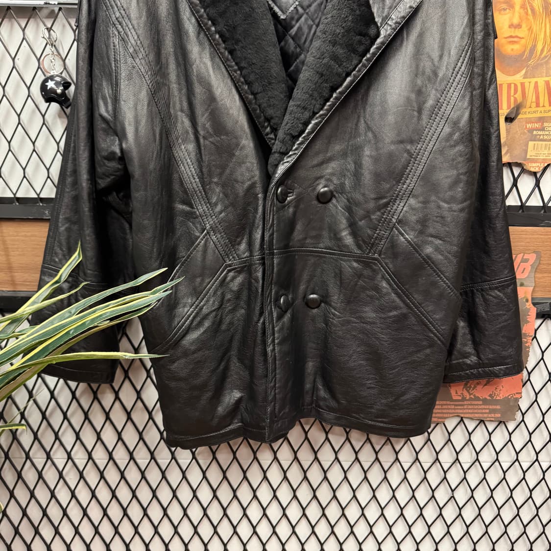 알랭드롱 빈티지 퍼카라 레더 반코트 안감 퀼팅 디테일 블랙 상품이미지4