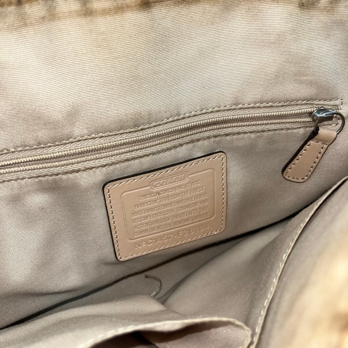 Coach 브라운 라운드 크로스백 상품이미지5