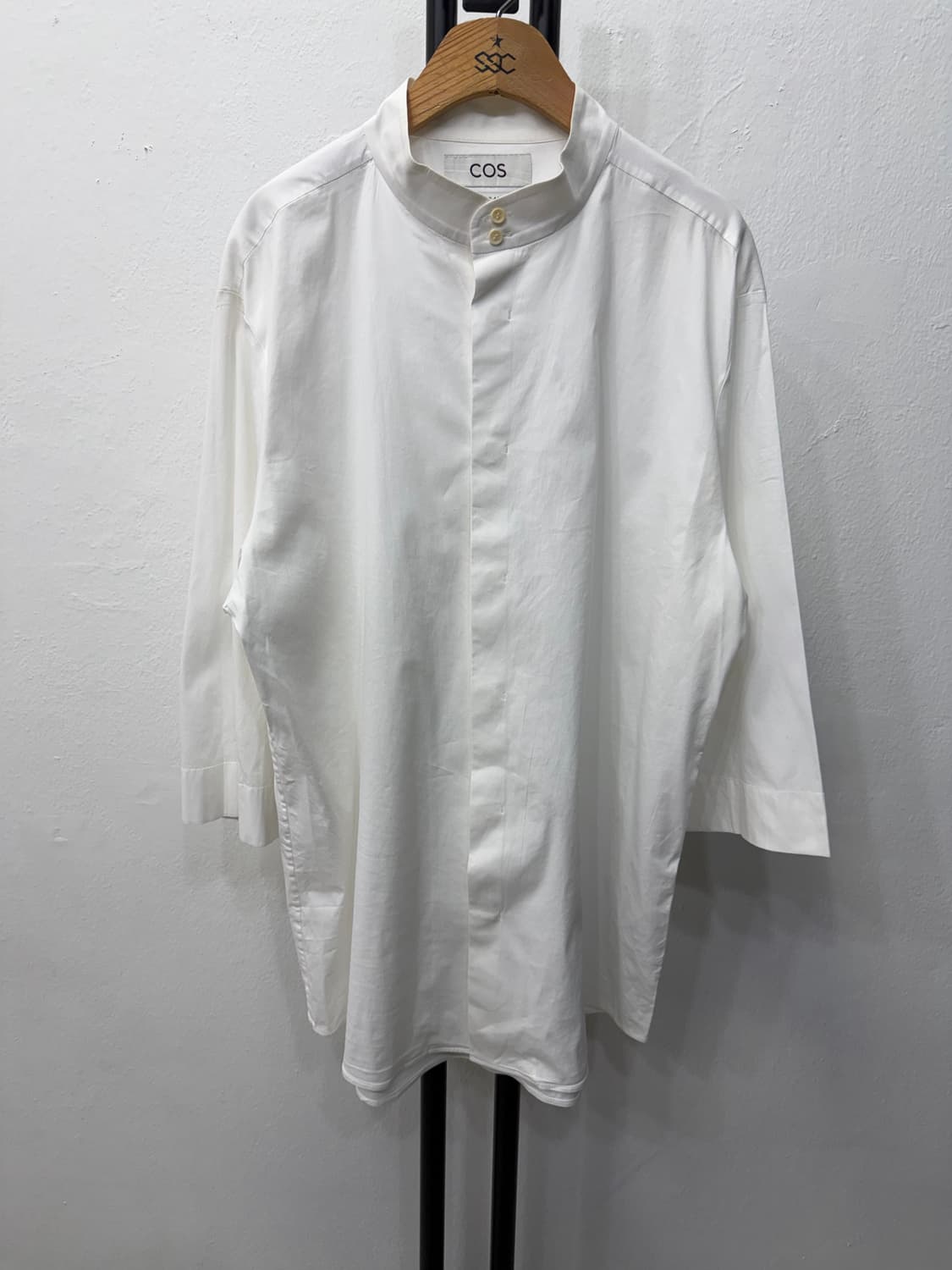 정품) COS 코스 남성 화이트 칠부셔츠 L 상품이미지1
