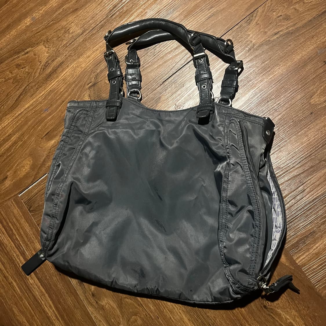 CALVIN KLEIN LEATHER STRAP TOTE BAG 상품이미지3