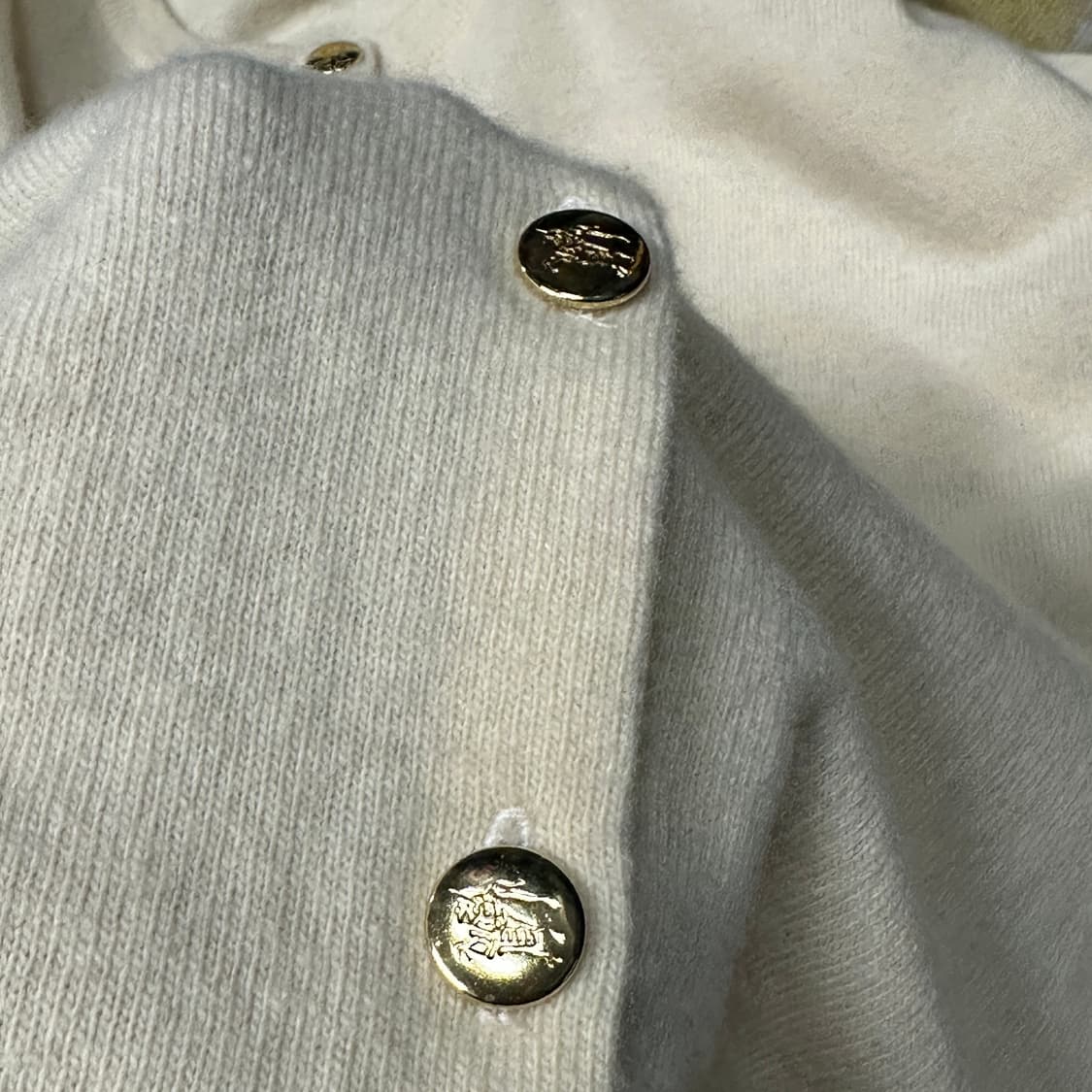 버버리 90s 금장 램스울 니트 가디건  상품이미지4