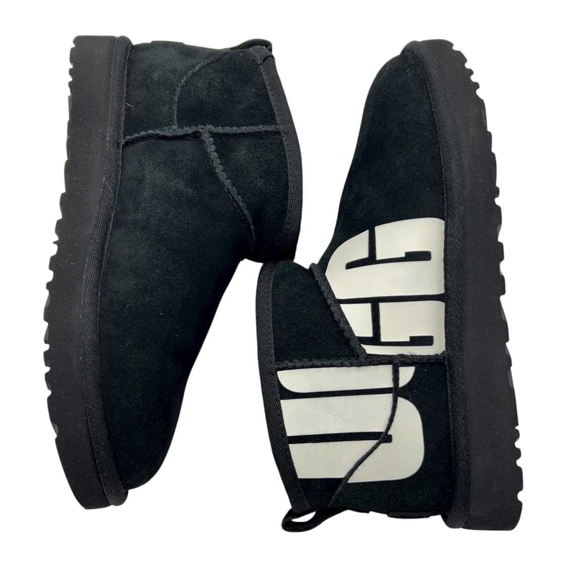 230 W 어그 클래식 울트라 미니 사이드 로고2 부츠 블랙 상품이미지3