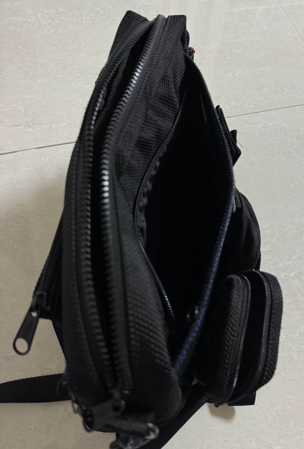 아더에러X이스트팩 숄더백 블랙 상품이미지7