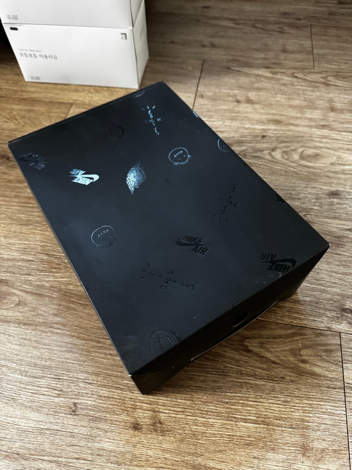 나이키 에어 조던1 로우 트래비스 스캇 블랙 팬텀 270 상품이미지7