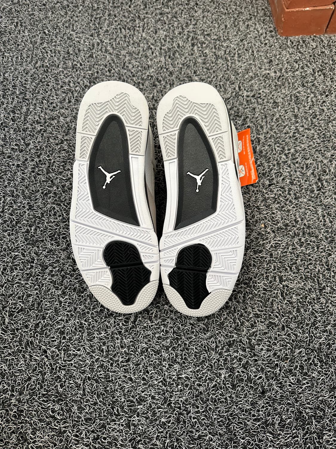 나이키 조던4 레트로 화이트 앤 블랙 265mm 상품이미지7