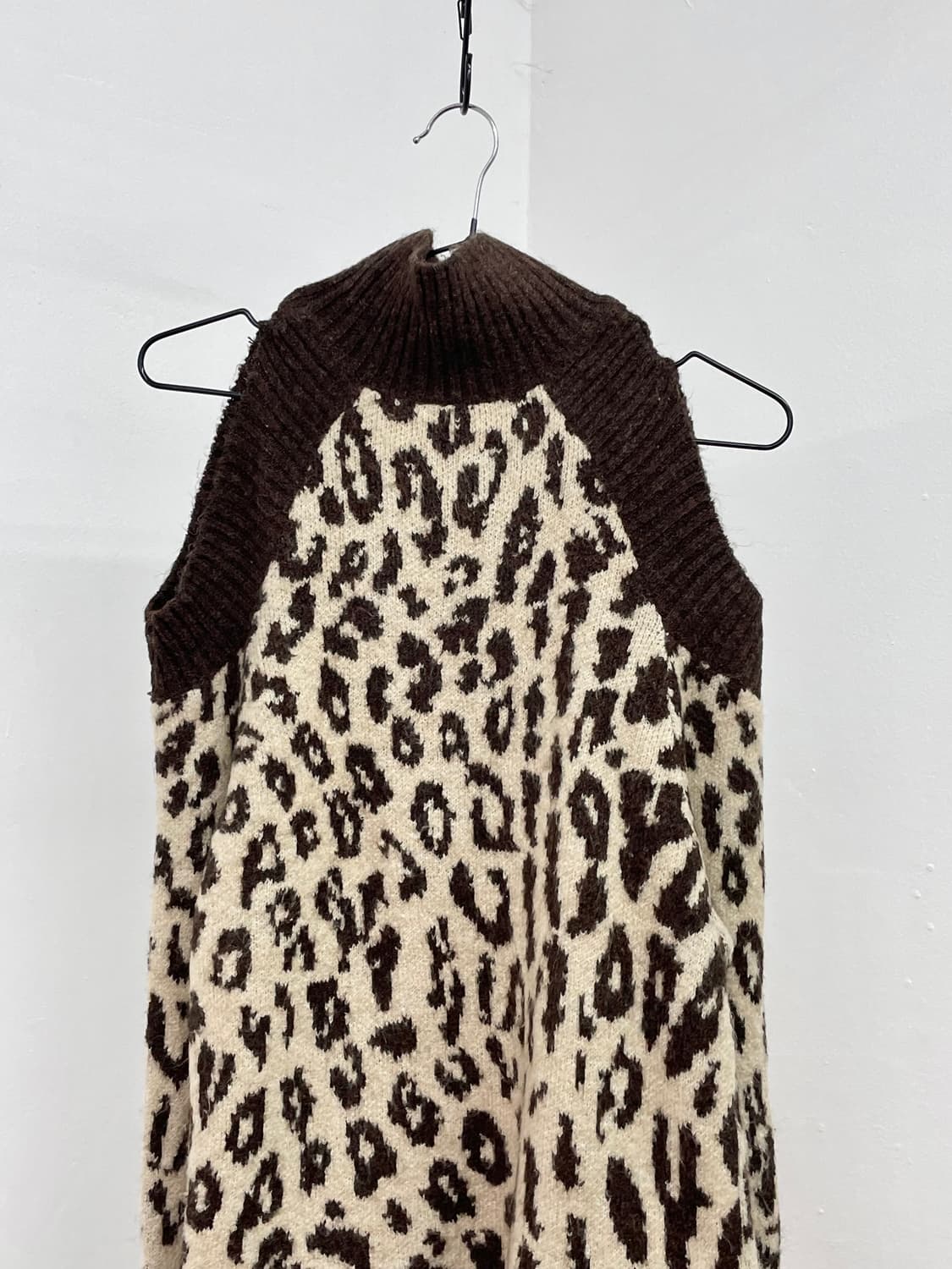 갸루 호피 오프숄더 니트 상품이미지5