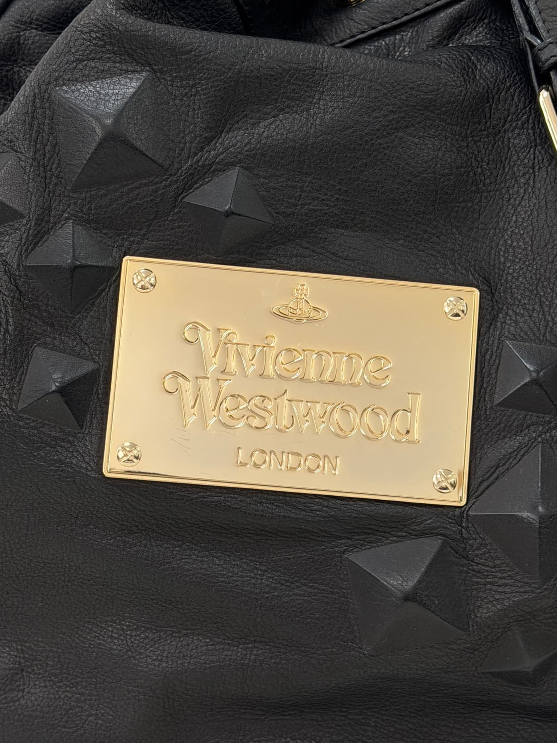 비비안웨스트우드 골드 플레이트 드로스트링 버킷백 상품이미지4