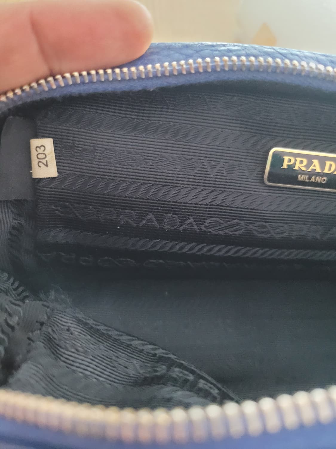 🏷️ PRADA 당신의 일상을 특별하게 만드는 '프라다 로얄 블루' 파 상품이미지8