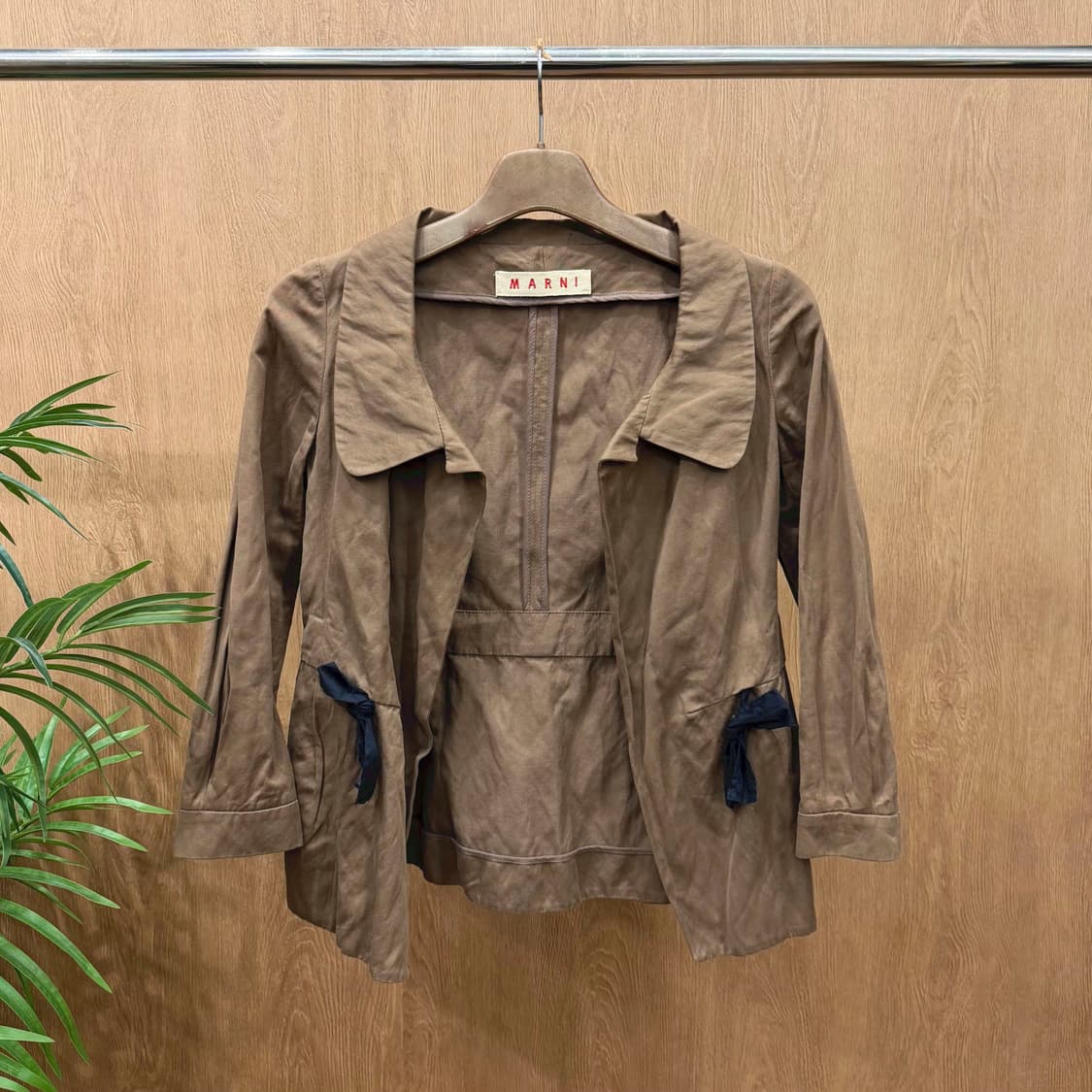 마르니 오픈 자켓 라운드 카라 사이드 리본 스트랩 디테일 브라운 상품이미지1