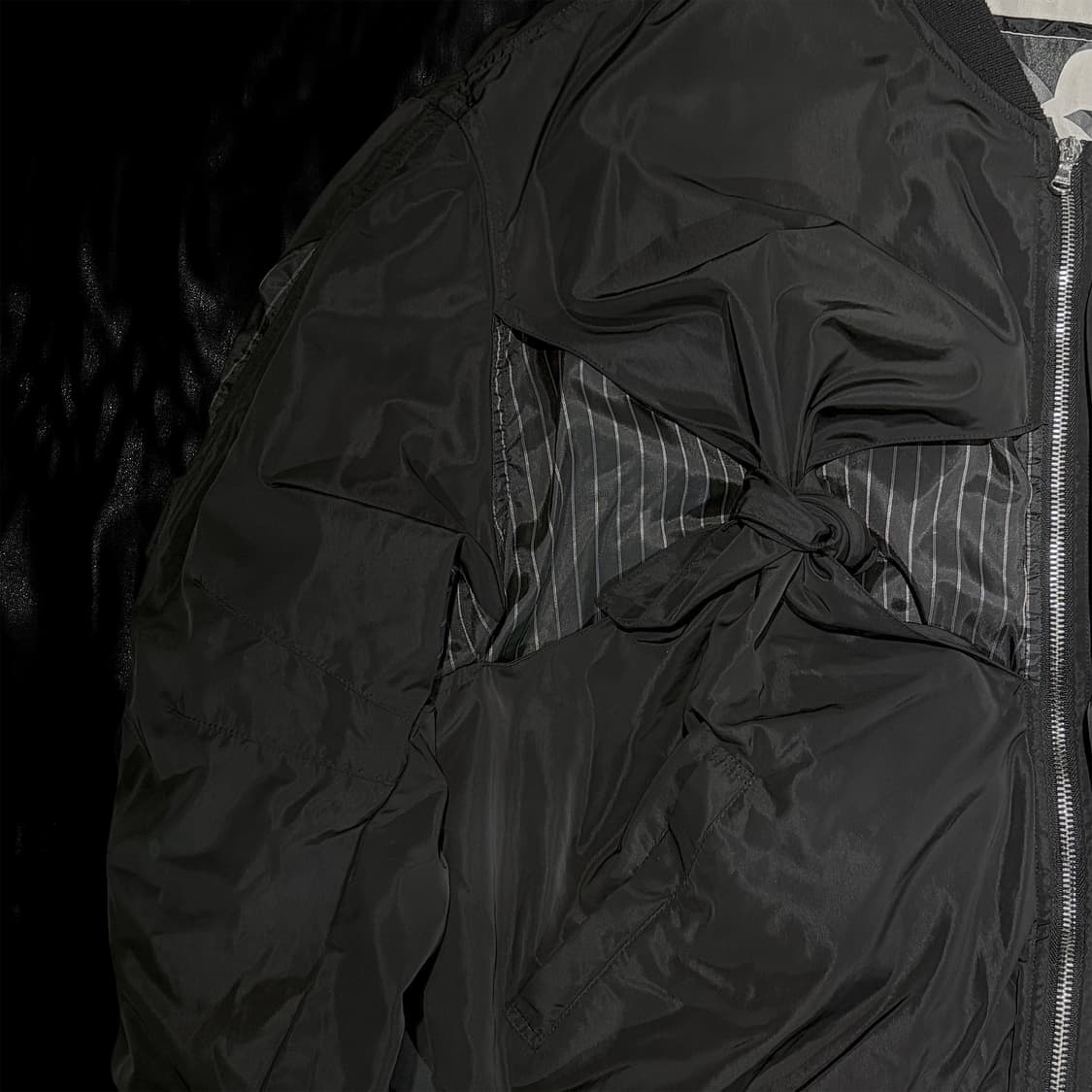 르수기아뜰리에 리본 매듭 크롭 봄버 점퍼 상품이미지4