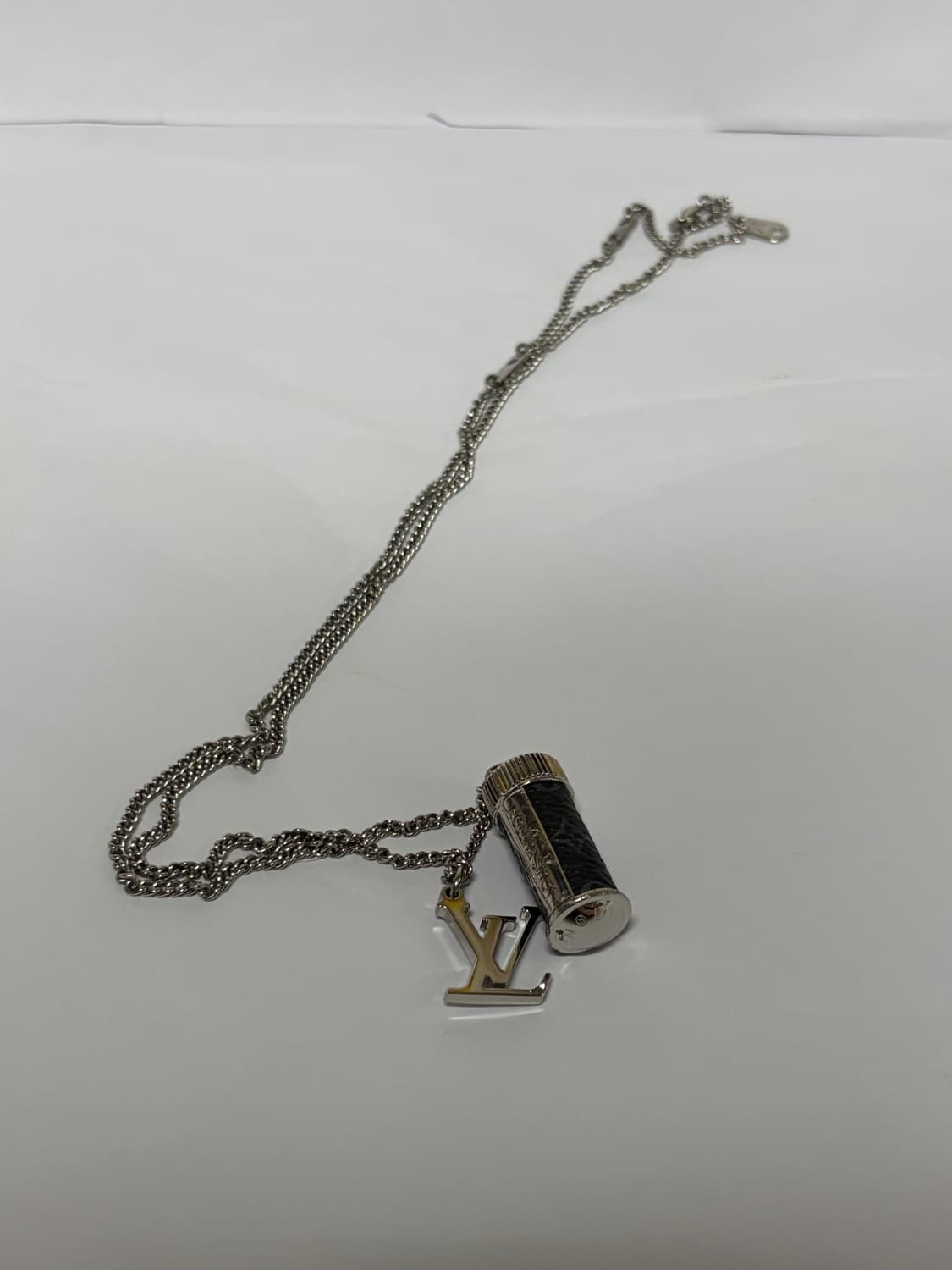 루이비통 모노그램 이클립스 참 목걸이 (풀박스) 상품이미지1