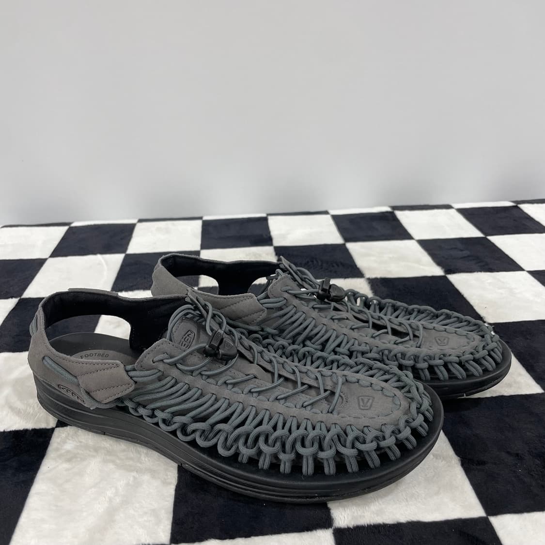 KEEN 킨 유니크 샌들 그레이 블랙 320mm 상품이미지1