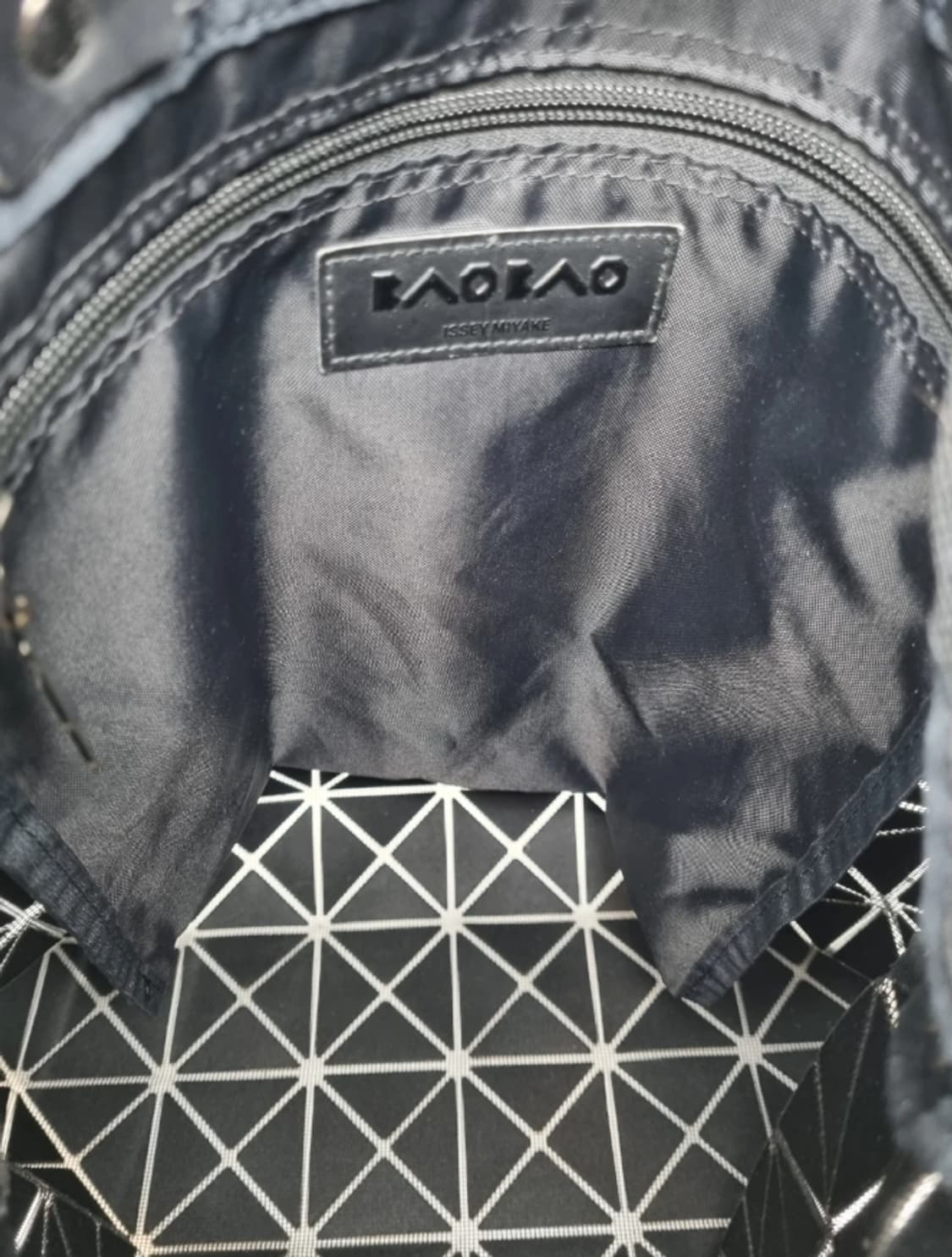 정품 바오바오 이세이미야케 루센트 실버 토트백 상품이미지6