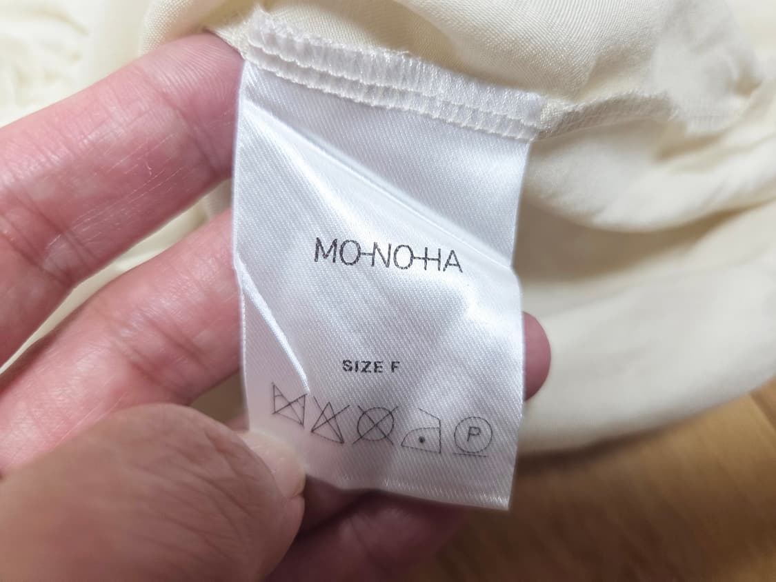 모노하(MONOHA) 하이넥 셔링 블라우스 프리사이즈 상품이미지8