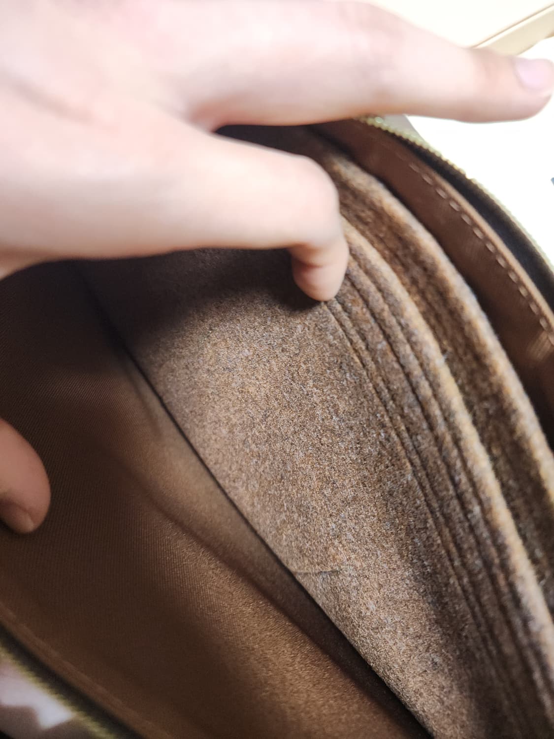 [새상품급]루이비통 에튀보야주 MM 클러치 브라운 상품이미지5