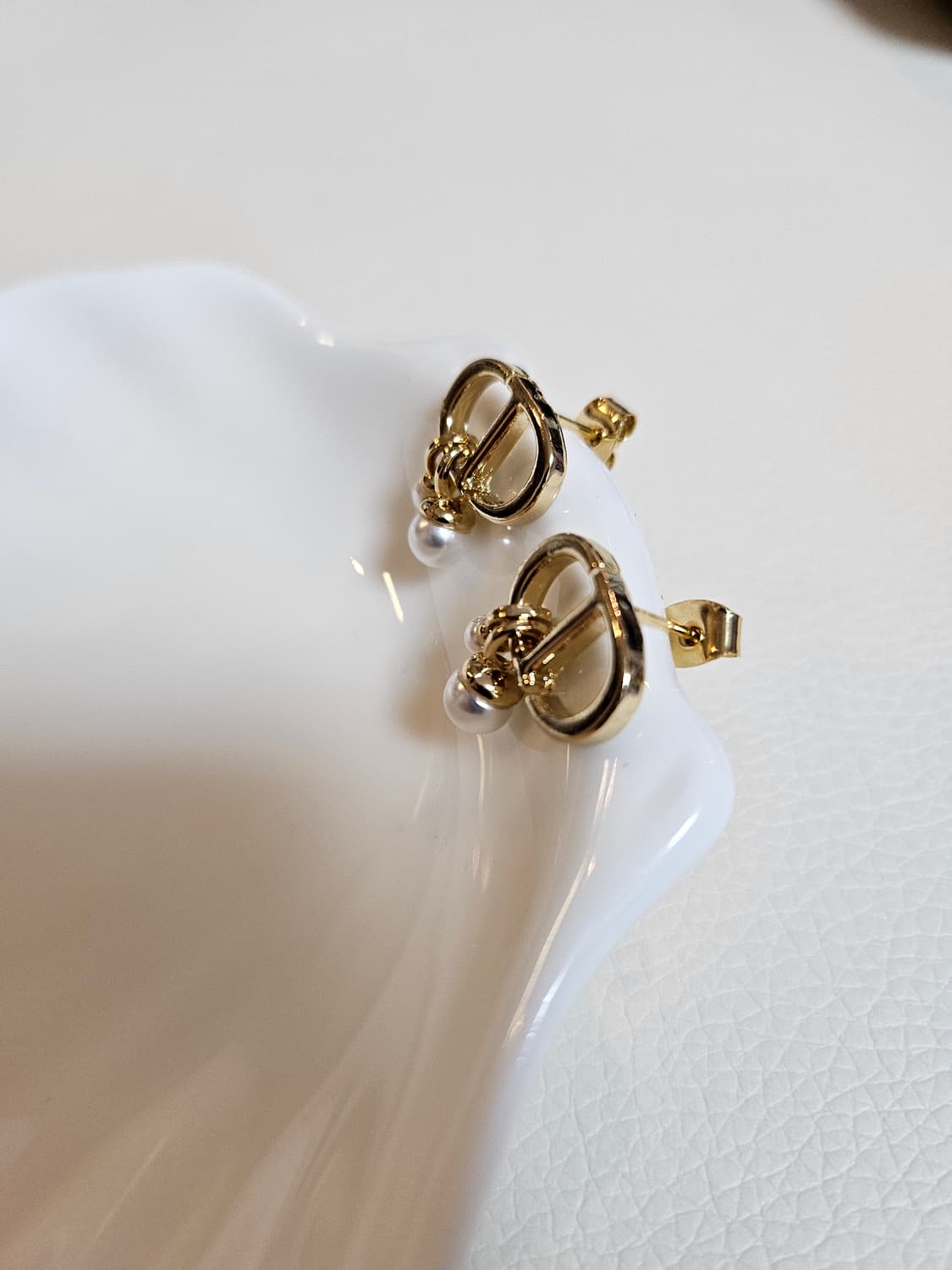 디올 업사이클링 드롭진주 골드 귀걸이 상품이미지3