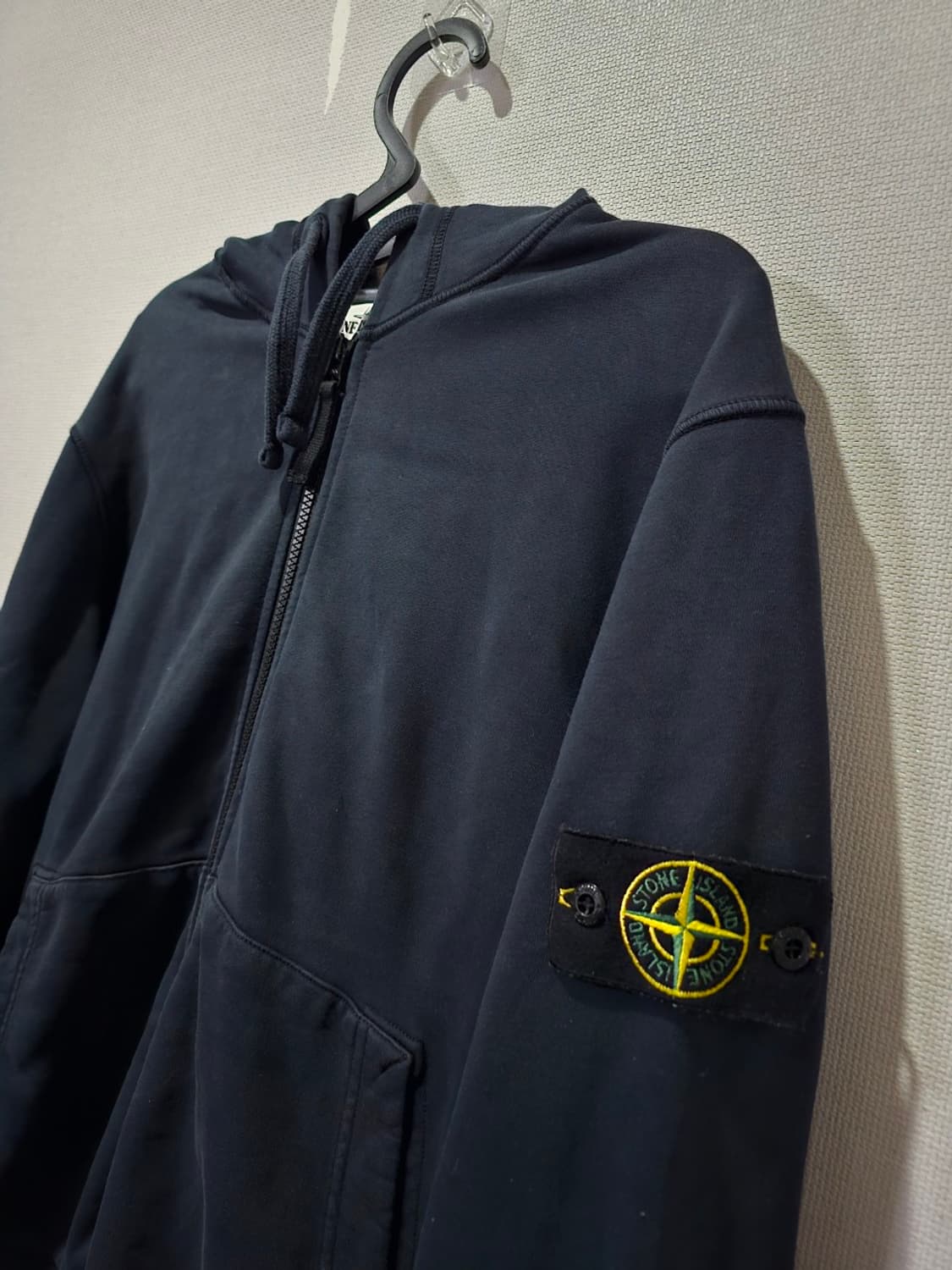 정품 스톤아일랜드 20SS 와펜 후드집업 95 / M 상품이미지2