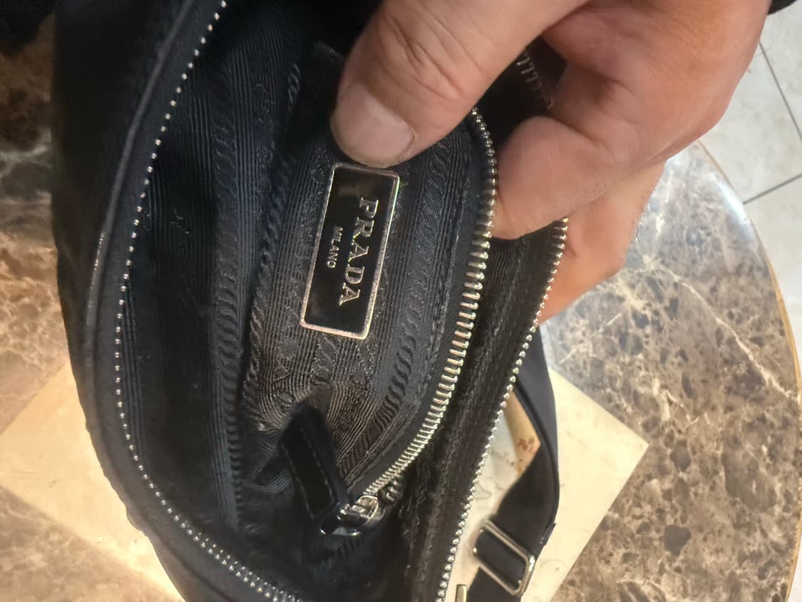 정품 프라다 나일론 크로스백 팝니다 상품이미지8