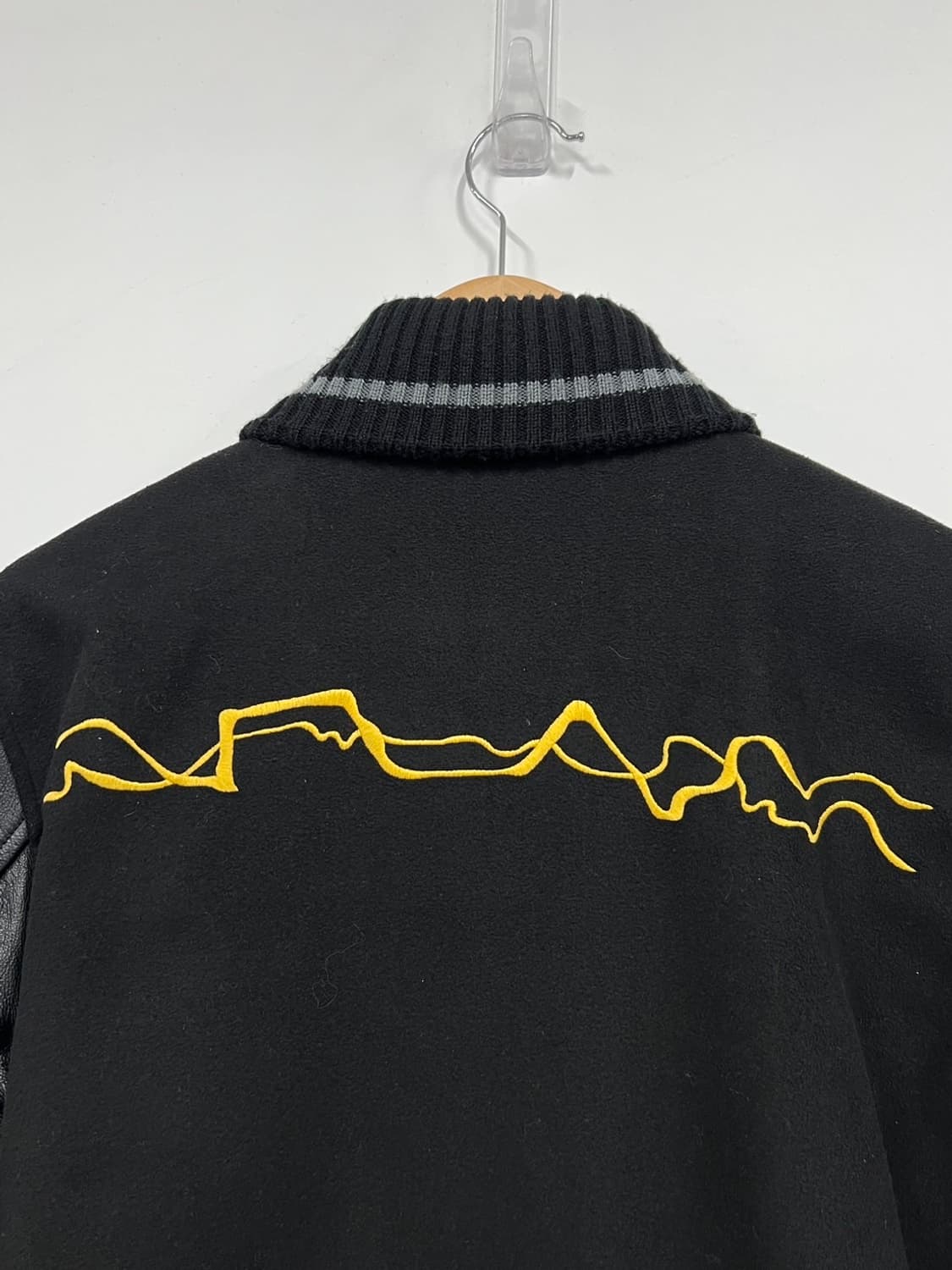 솔드아웃팩토리 안감 레오파드 퀼팅 소가죽 바시티 자켓 상품이미지5