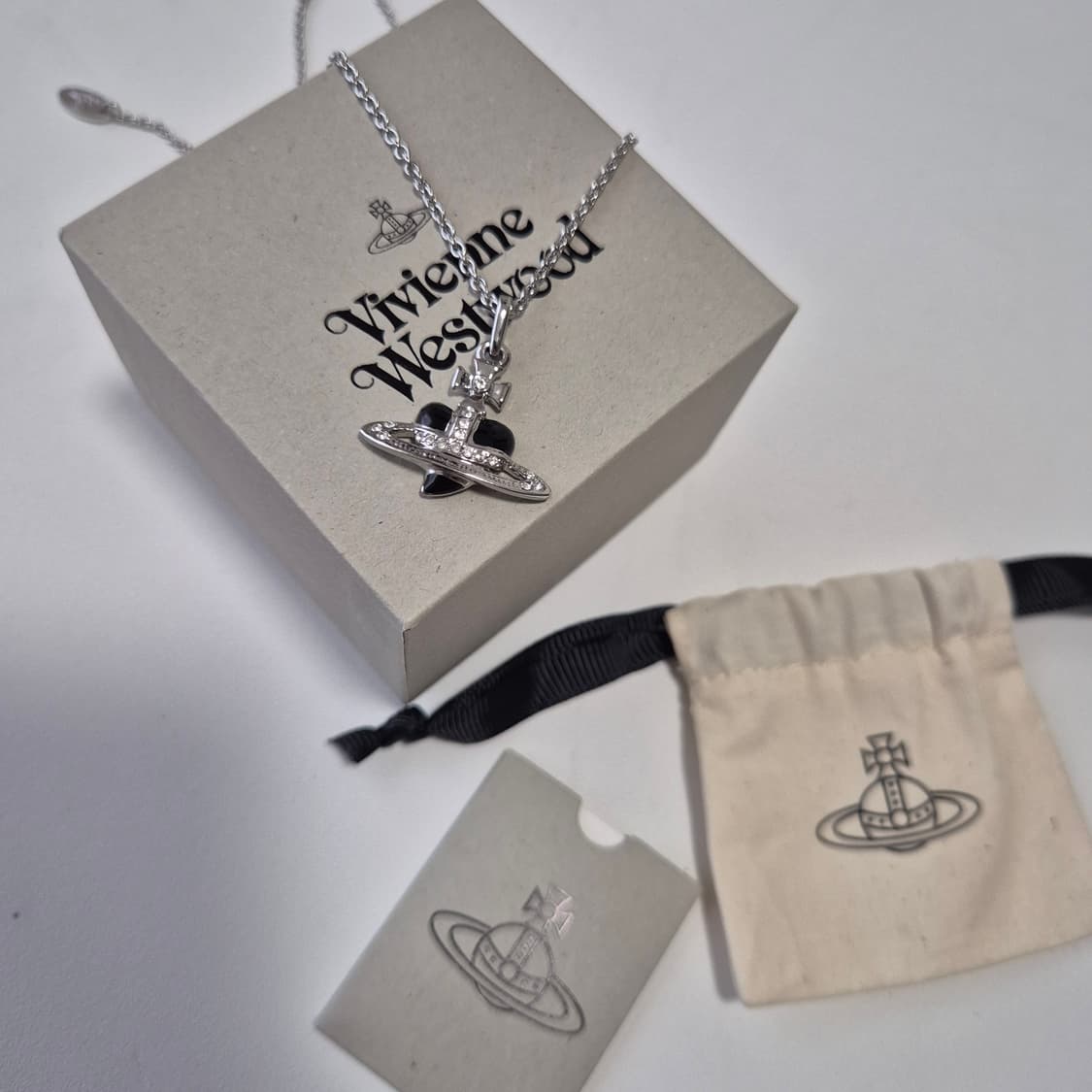 비비안웨스트우드 디아망떼 하트 블랙 목걸이  상품이미지3