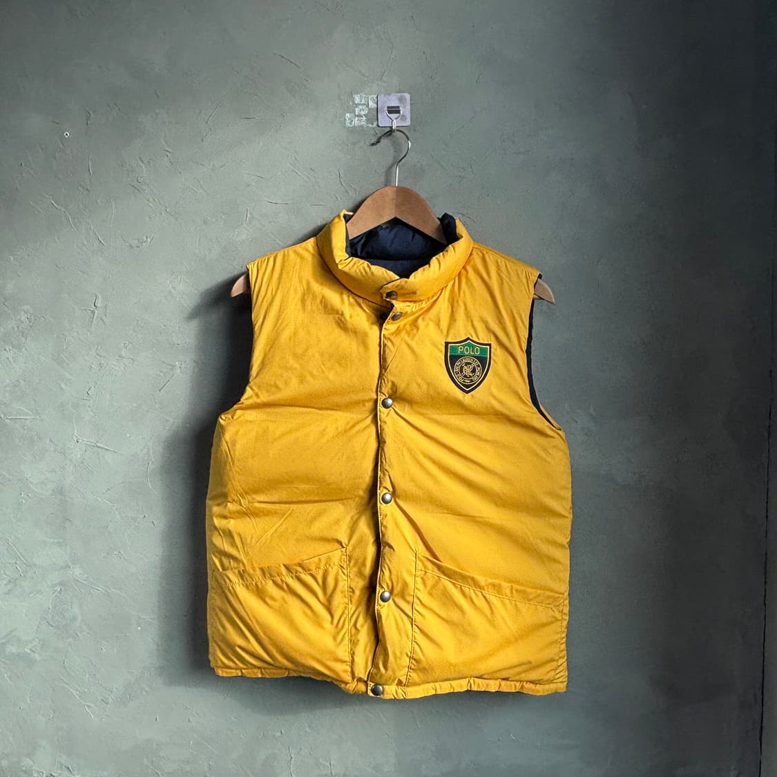 폴로 랄프로렌 덕다운 양면 패딩조끼 네이비 노랑 상품이미지3