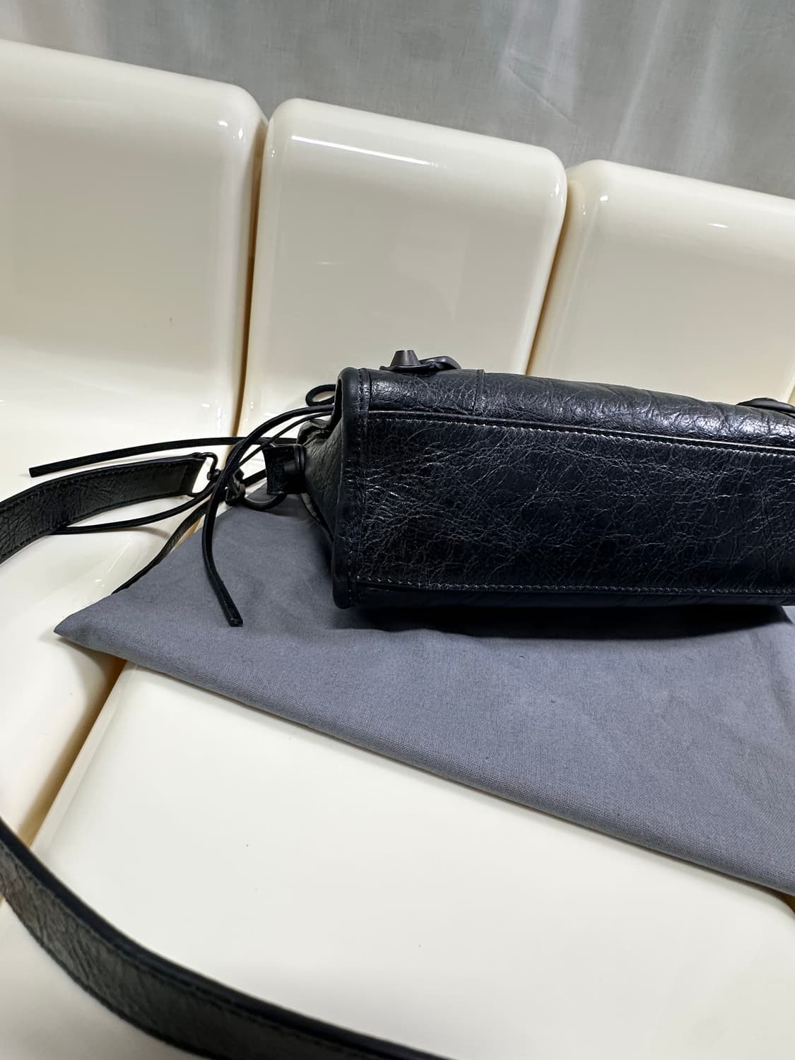 [SA 정품] 발렌시아가 르 시티 모터백 미니 블랙 상품이미지5