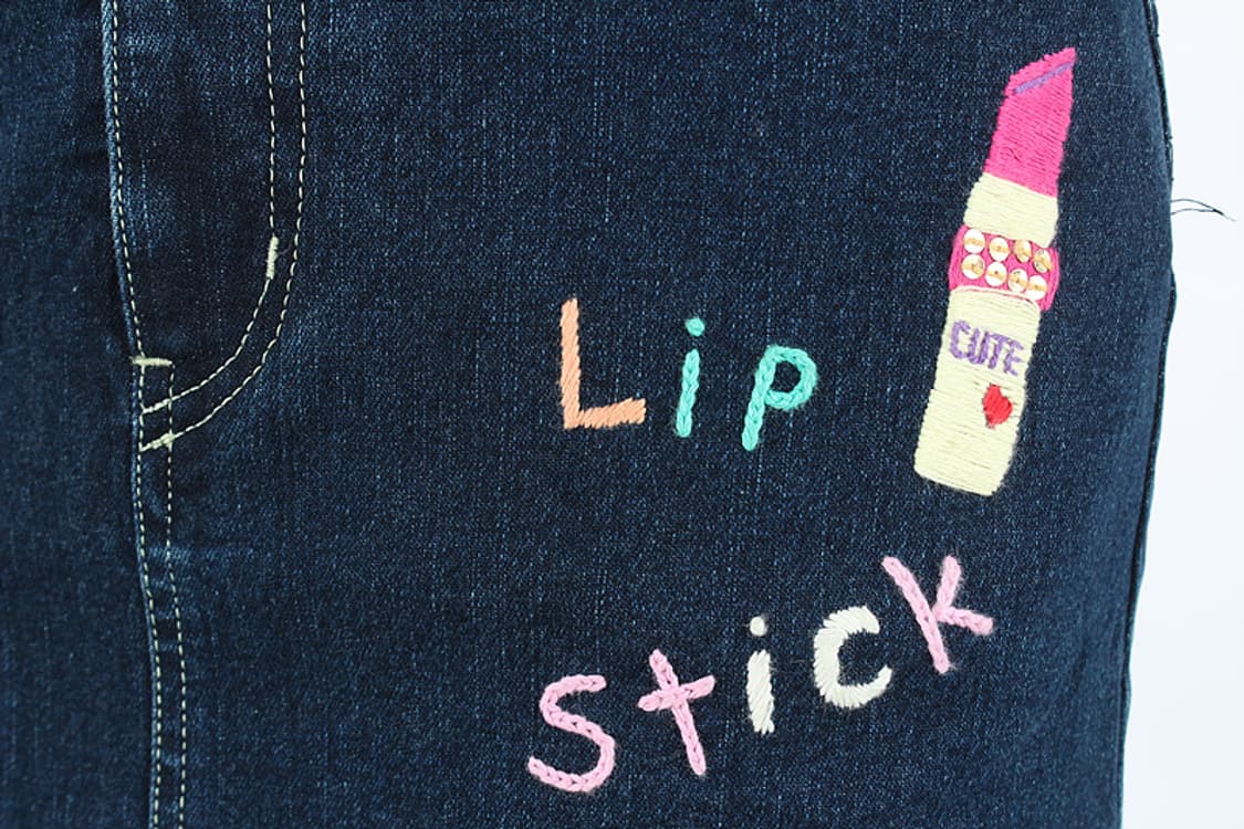 엔젤블루 배색 데님 패치 와펜 자수 비즈 립스틱 하트 리본 밴딩 청치마 상품이미지4