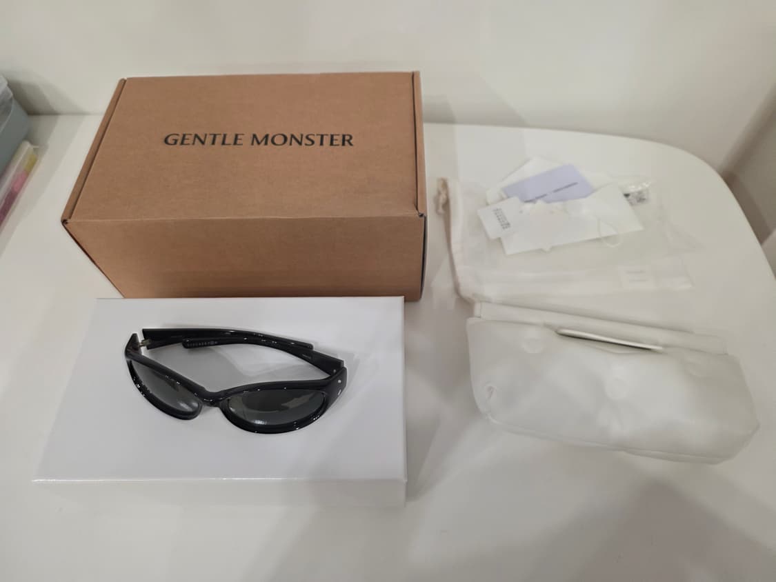 마르지엘라 젠틀몬스터 mm104 블랙 상품이미지1