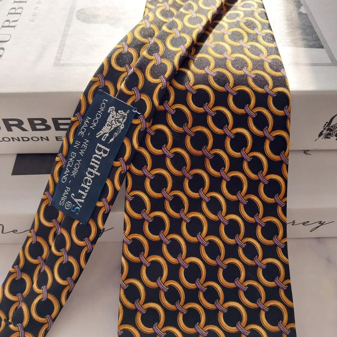 버버리 실크 골드&블랙 패턴 넥타이 9.7cm A+등급 K1391
 상품이미지4
