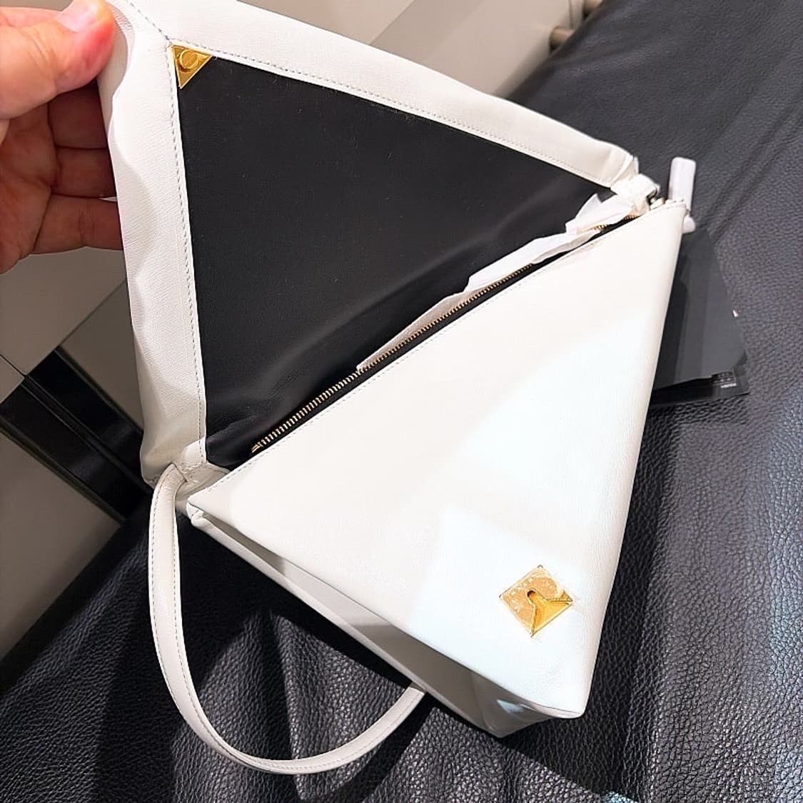 (정품/새상품) MARNI 마르니 여성 화이트 트라이앵글 레더 숄더백 상품이미지3