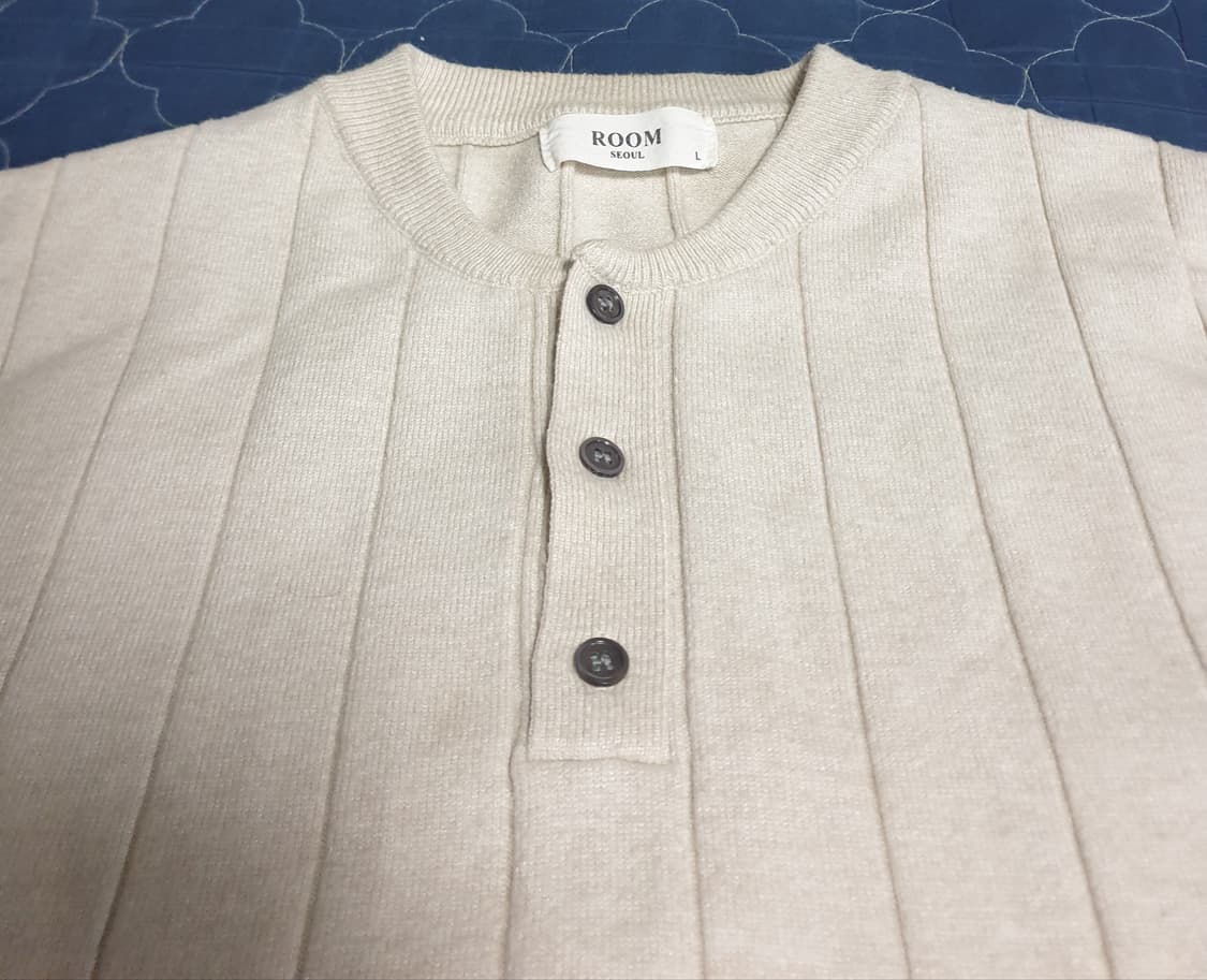 ROOM 서울 텍스처 스트라이프 헨리넥 긴팔니트 아이보리 (L) 상품이미지2