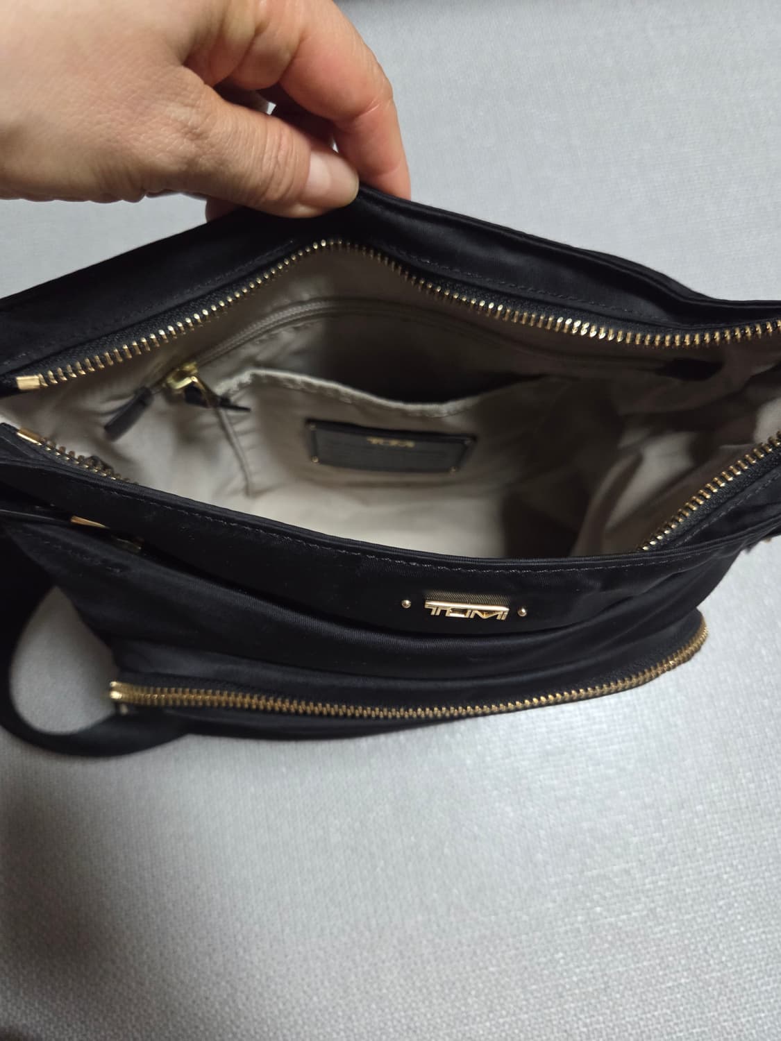 투미 크로스백 팝니다 상품이미지6