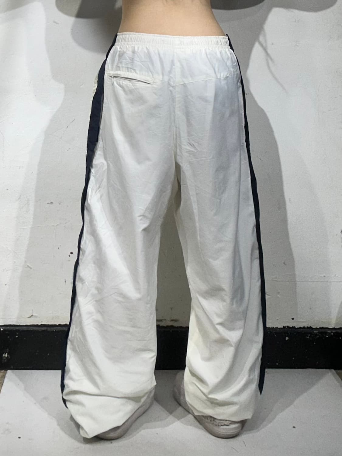 90s 나이키 화이트 테니스 로고 네이비 사이드 라인 와이드 트랙 팬츠 상품이미지3