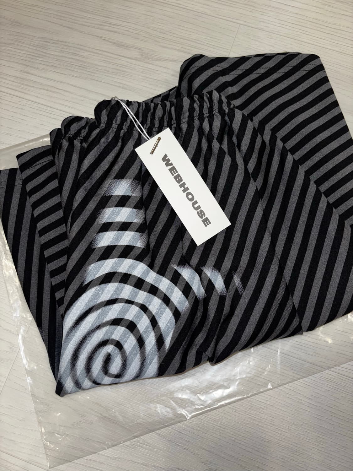 웹하우스 스트라이프 트위스터 스타 스커트 - 차콜 상품이미지4