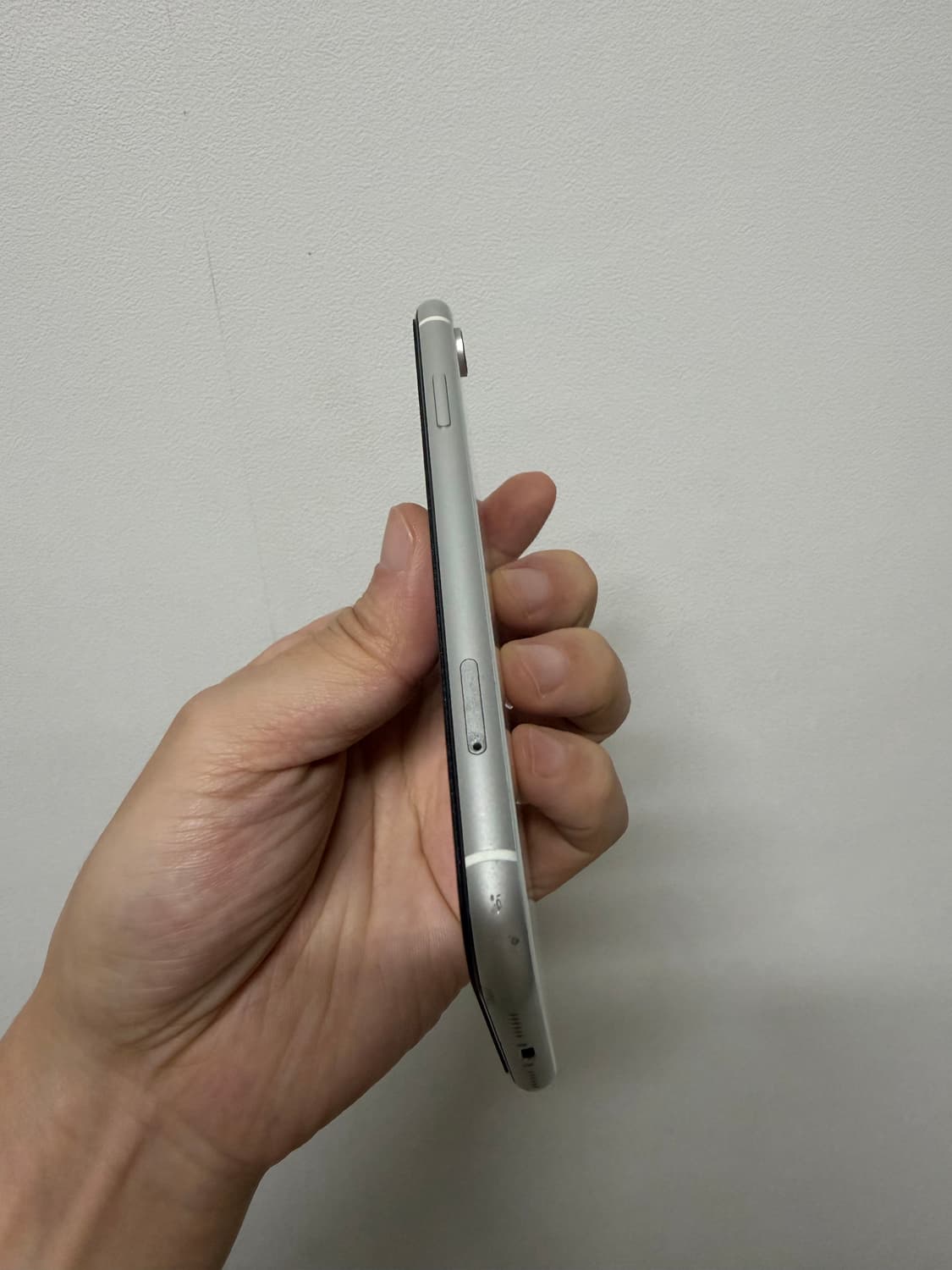 아이폰xr 64기가 화이트 색상 판매합니당⭐️ 상품이미지3