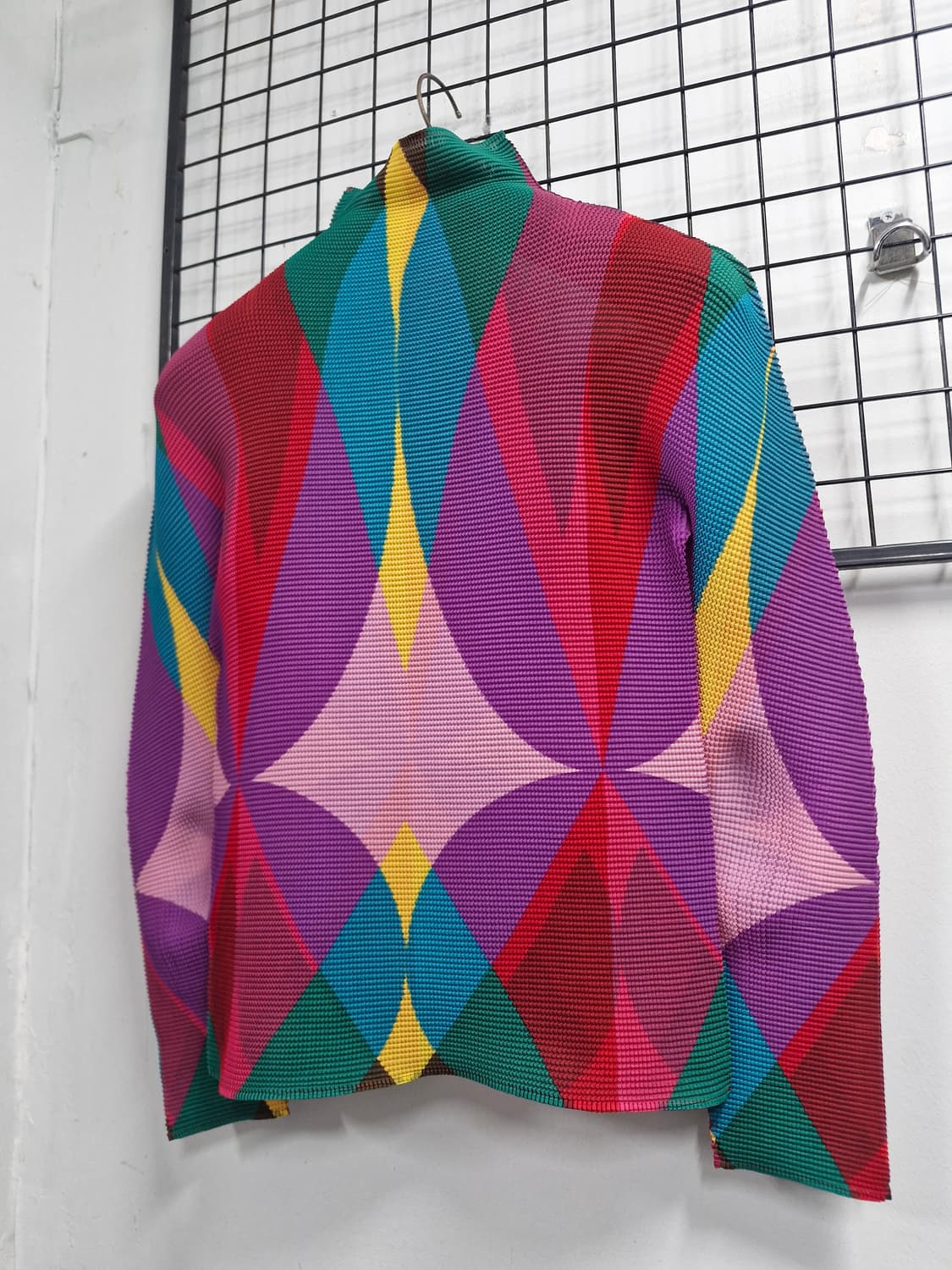 90-95M/55-66 미 이세이미야케  패턴 폴라넥 긴팔티셔츠. 상품이미지8