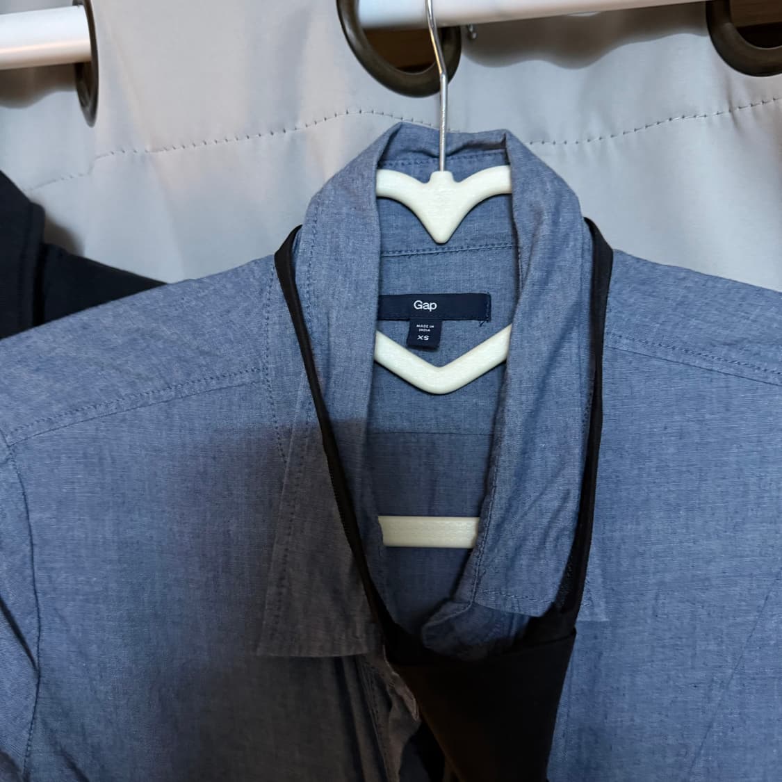 빈티지 y2k 코디세트 (갭 셔츠 + 블랙 미니스커트 코디) 상품이미지3