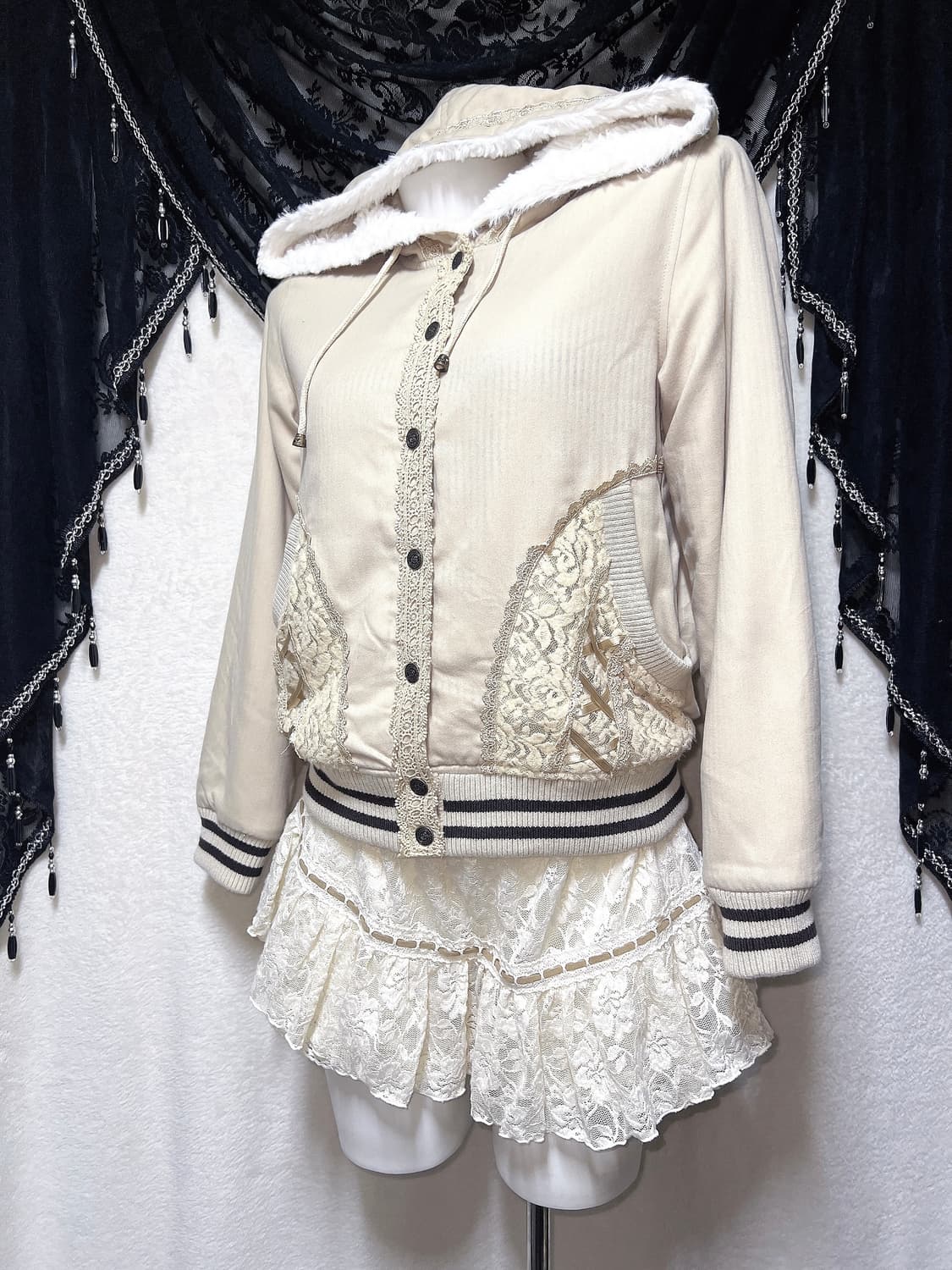 엑시즈팜 레이스 퍼후드 점퍼 자켓 라떼갸루 로맨틱 로걀 모리 핀터 하치 상품이미지3