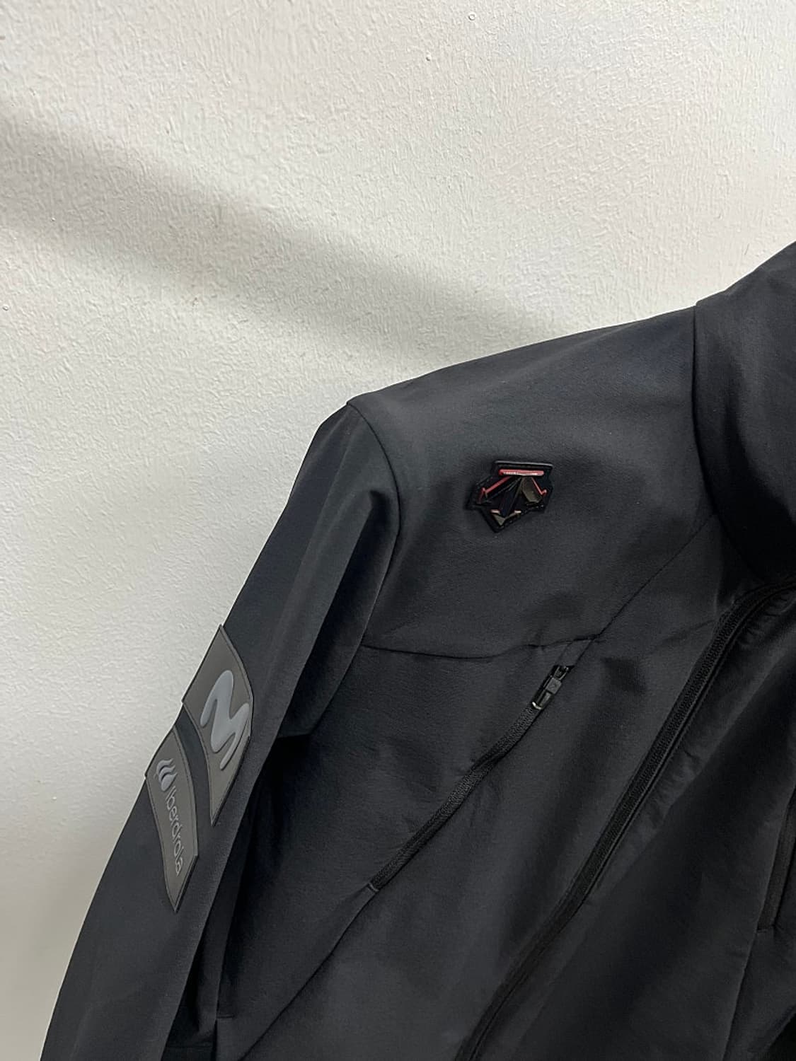 100) 데상트 2024 아우디 기능성집업  상품이미지5