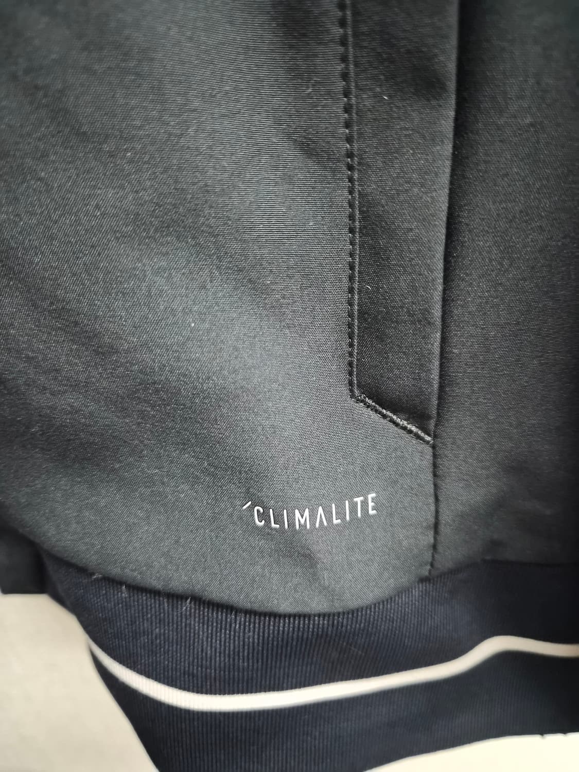 105) 아디다스 17-18시즌 맨유 AON 바람막이 팝니다 상품이미지3