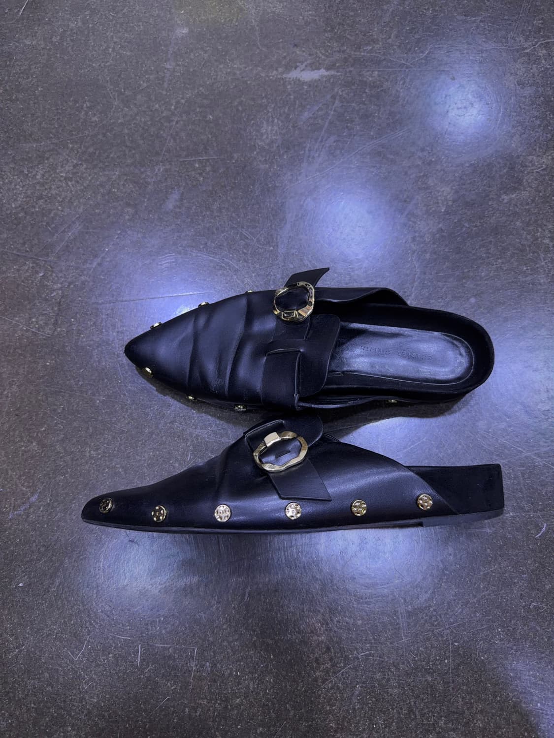 찰스앤키스 해머드 버클 스터드 포인티드 토 뮬 슬리퍼 235 상품이미지7