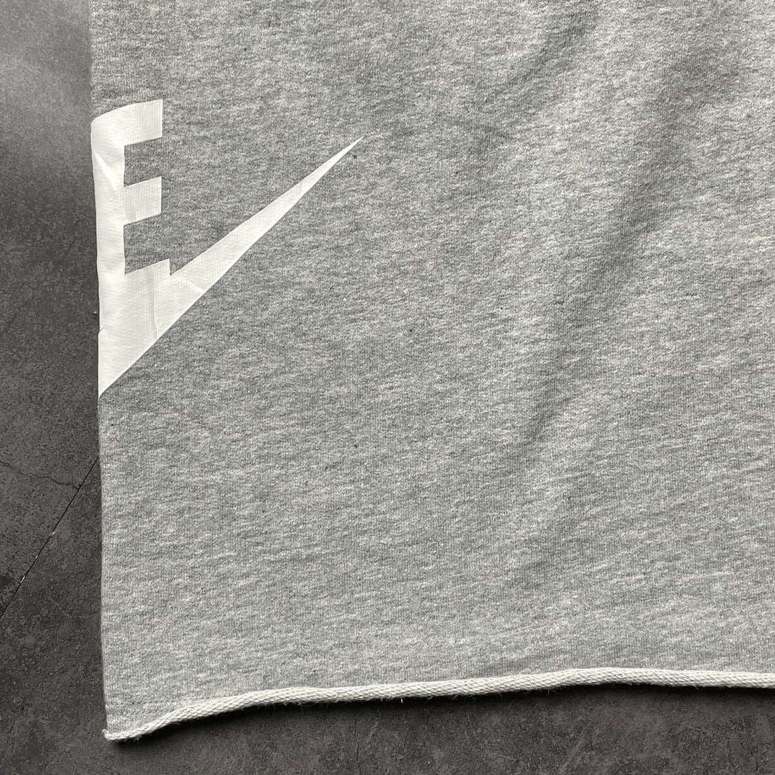 NIKE 나이키 그레이 밴딩 그래픽 스웨트 하프팬츠 A01166 상품이미지7