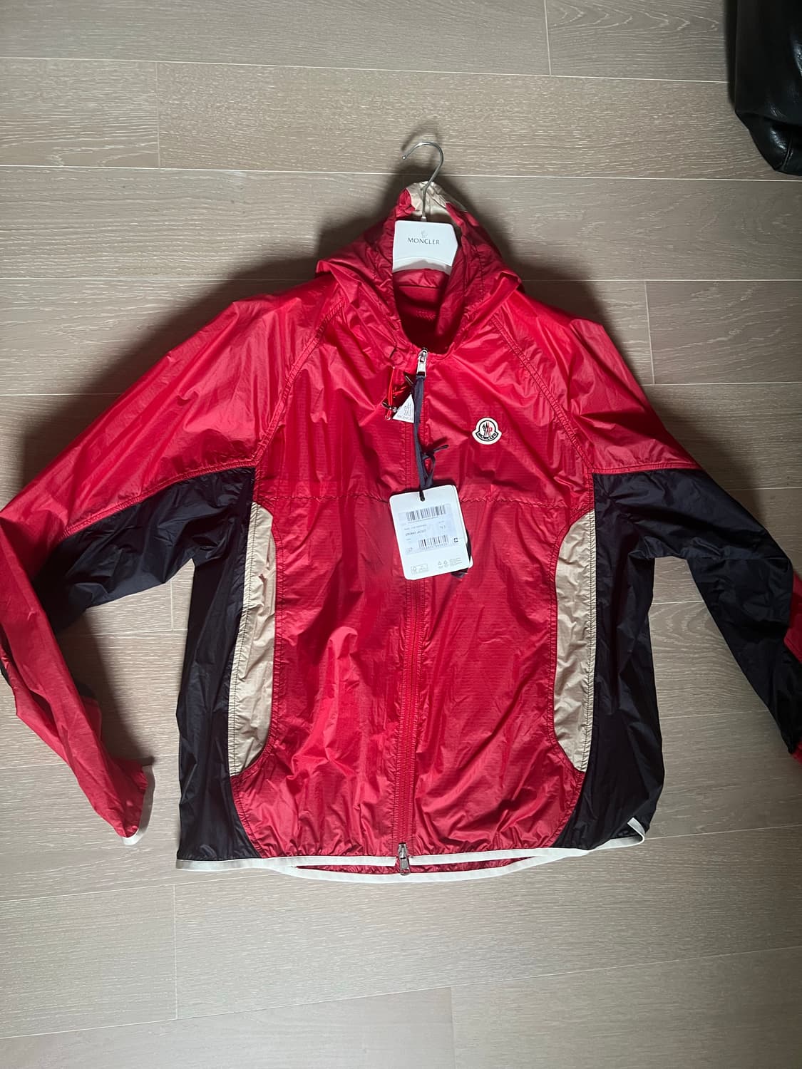 몽클레어 바람막이 팝니다 상품이미지1