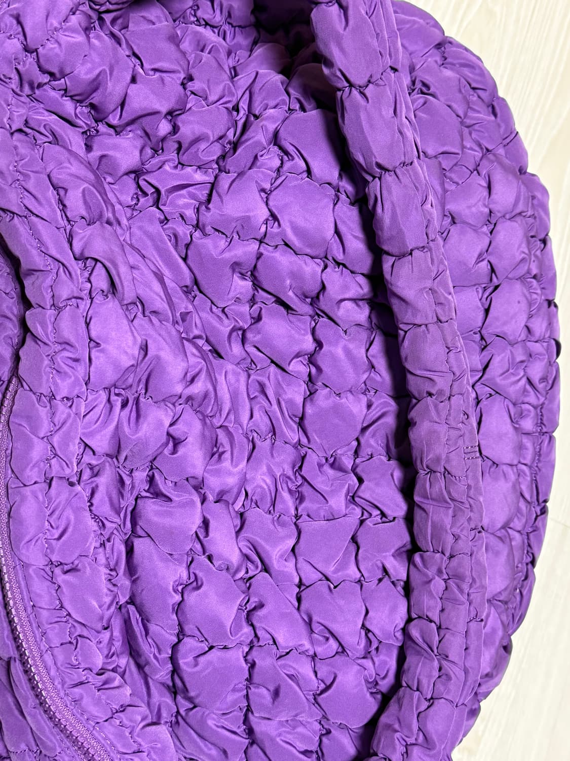 COS 오버사이즈 퀼티드 구름백 보라 상품이미지5