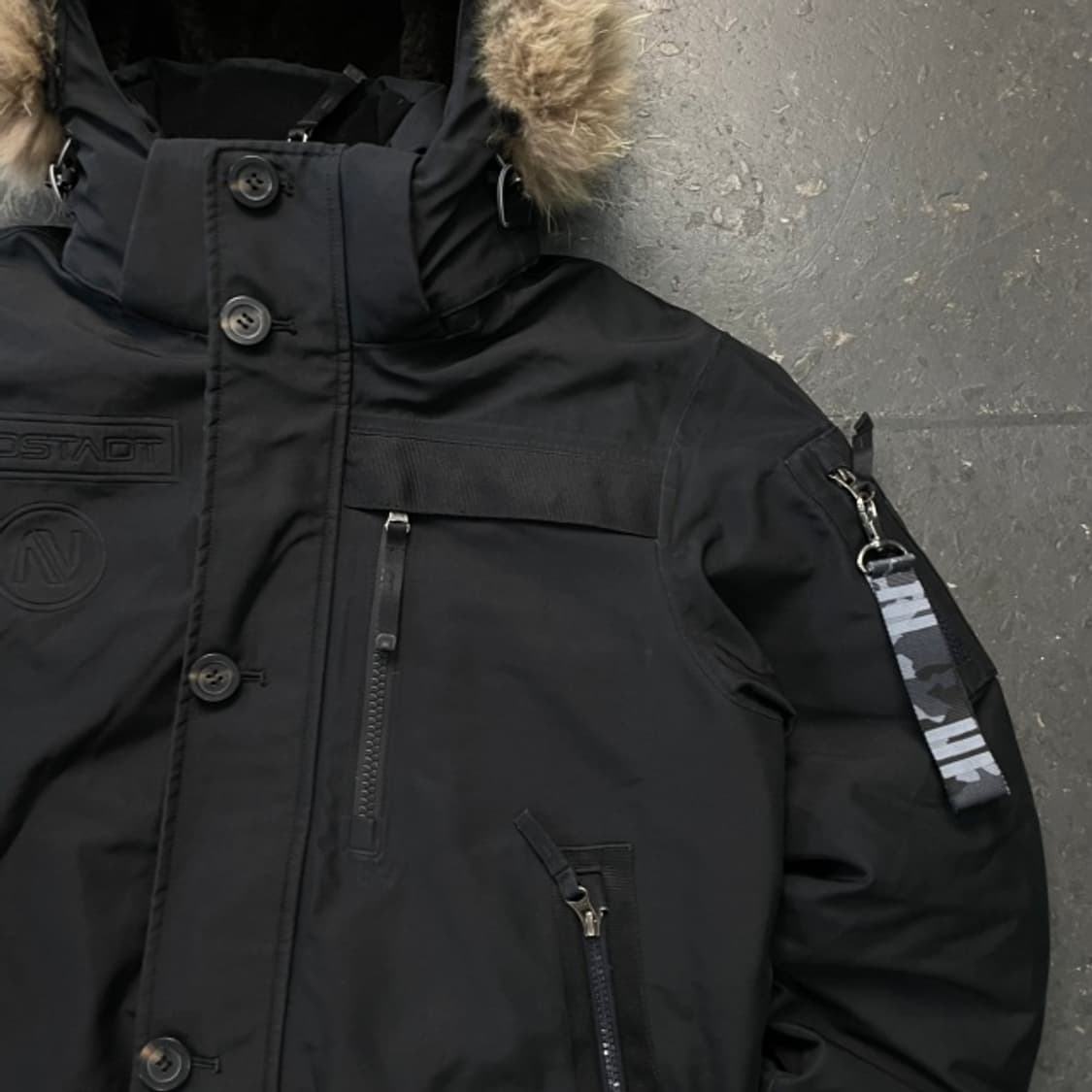 100 K2 구스다운 라쿤 숏패딩 상품이미지2