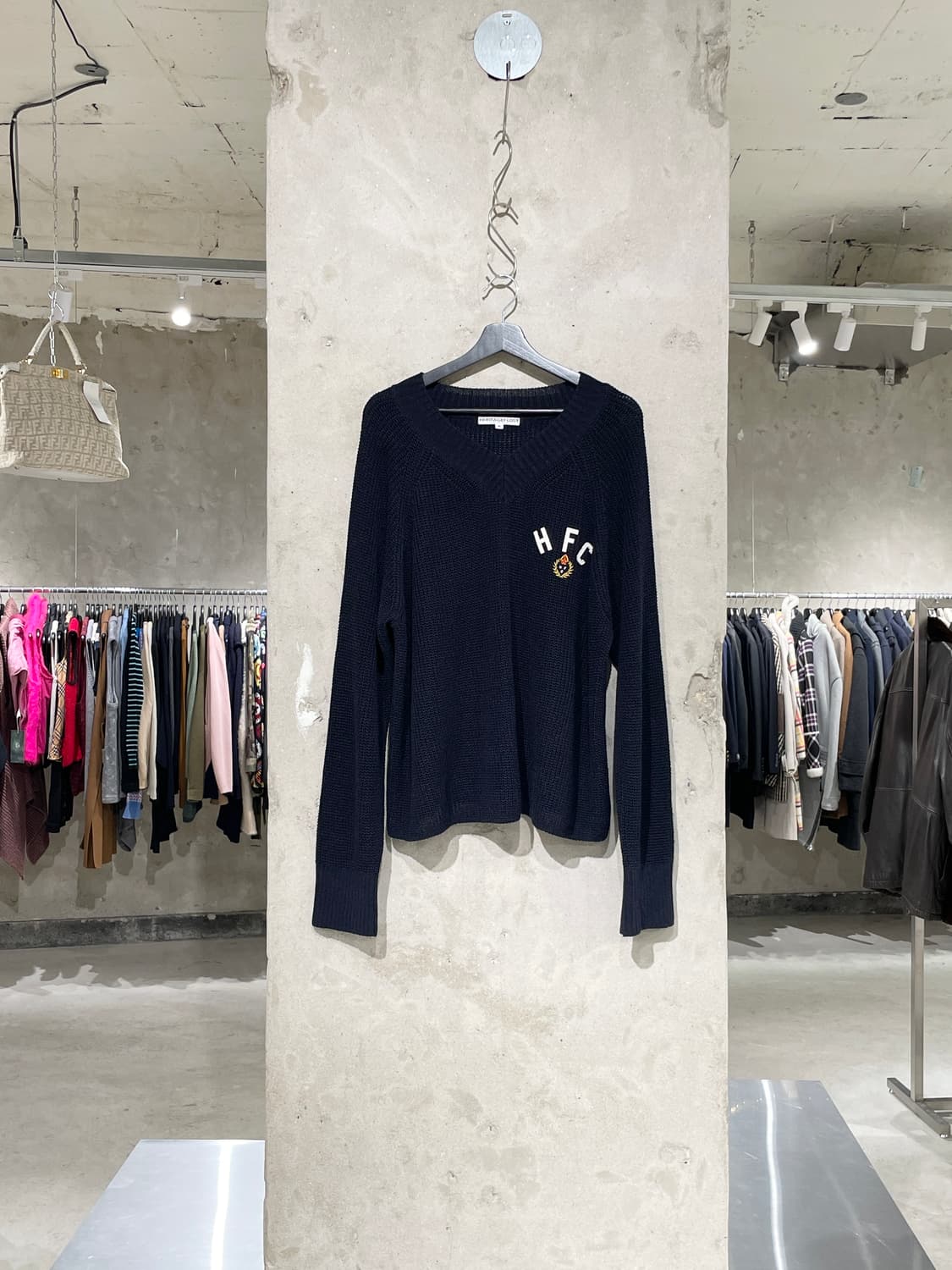 헤리티지플로스 블랙 펠트 린넨 V넥 스웨터 상품이미지1