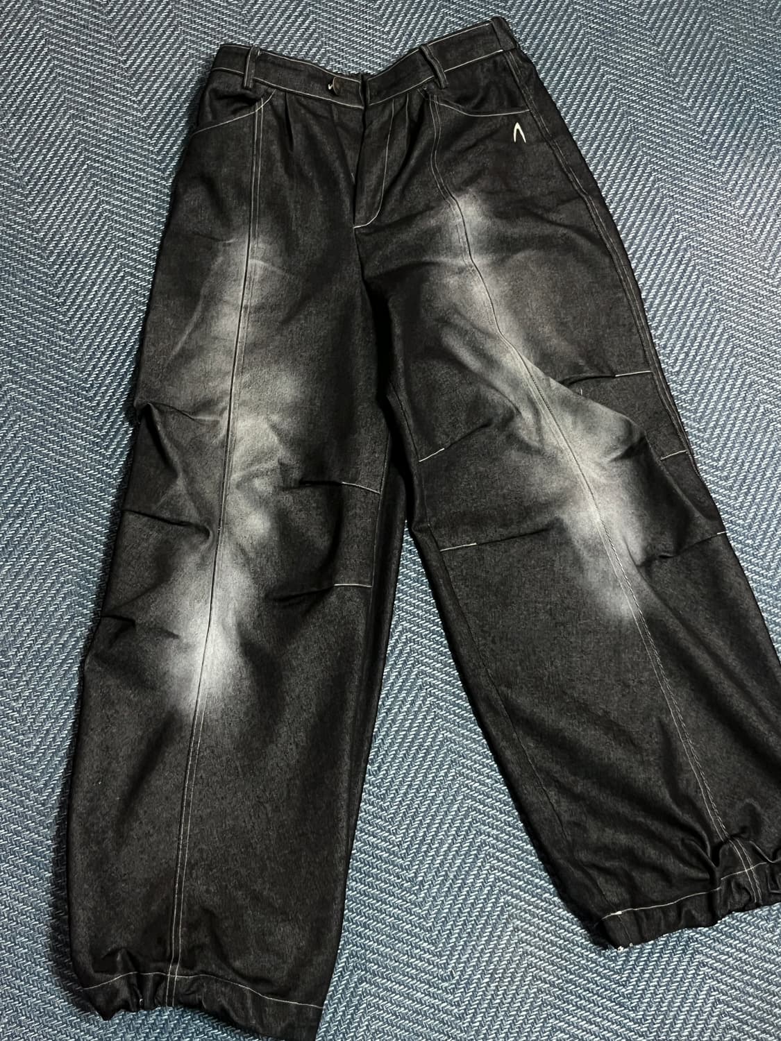 [1] 아캄 스프레이 데님 팬츠 블랙 상품이미지1