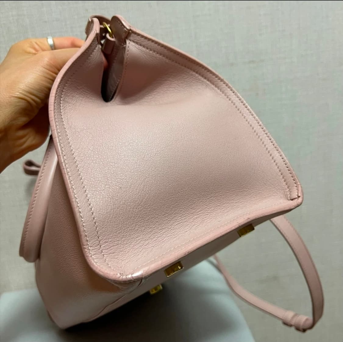 입생로랑 베이비핑크 카바스백 스몰  상품이미지4