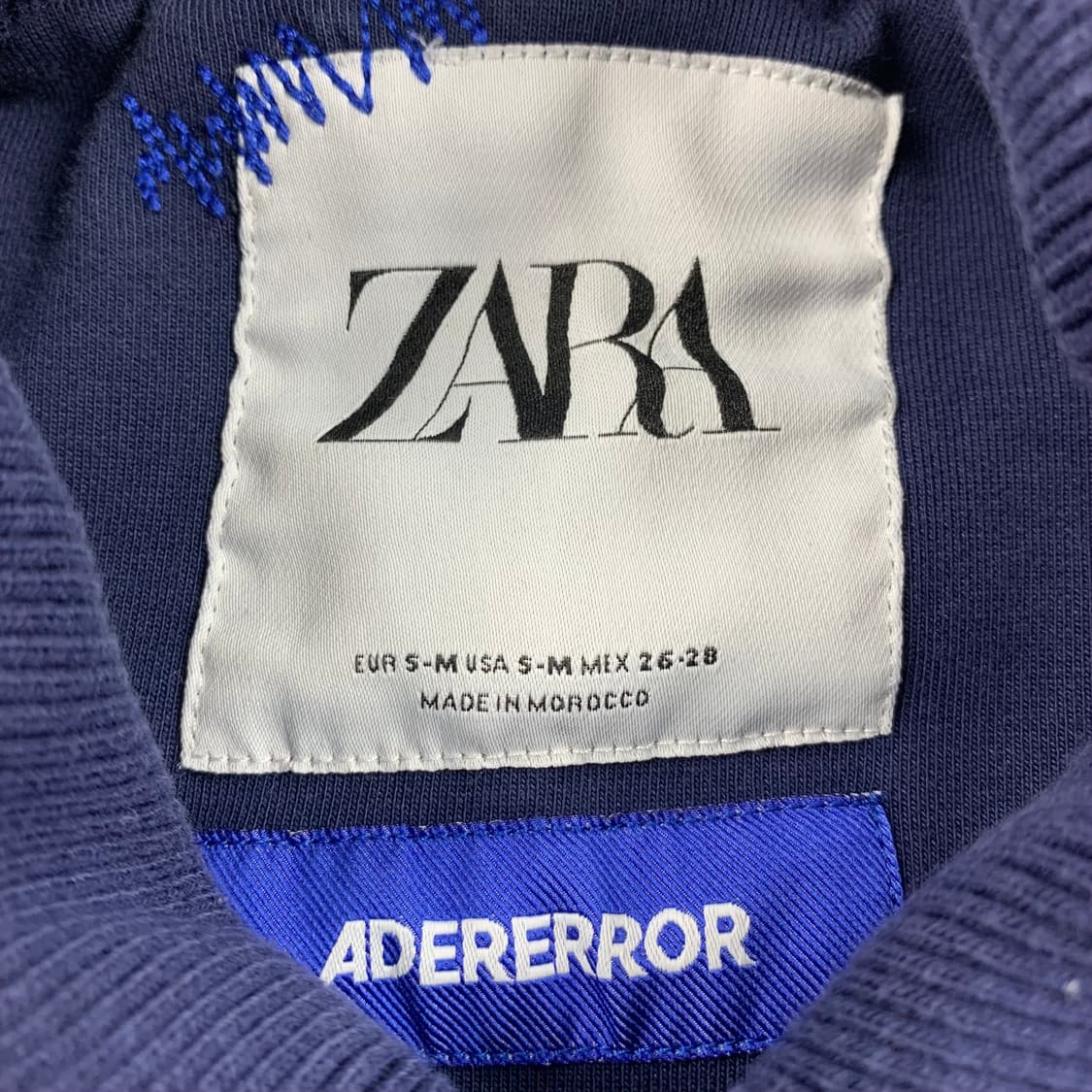 아더에러 x 자라 니트카라 절개패턴 맨투맨 네이비 상품이미지7